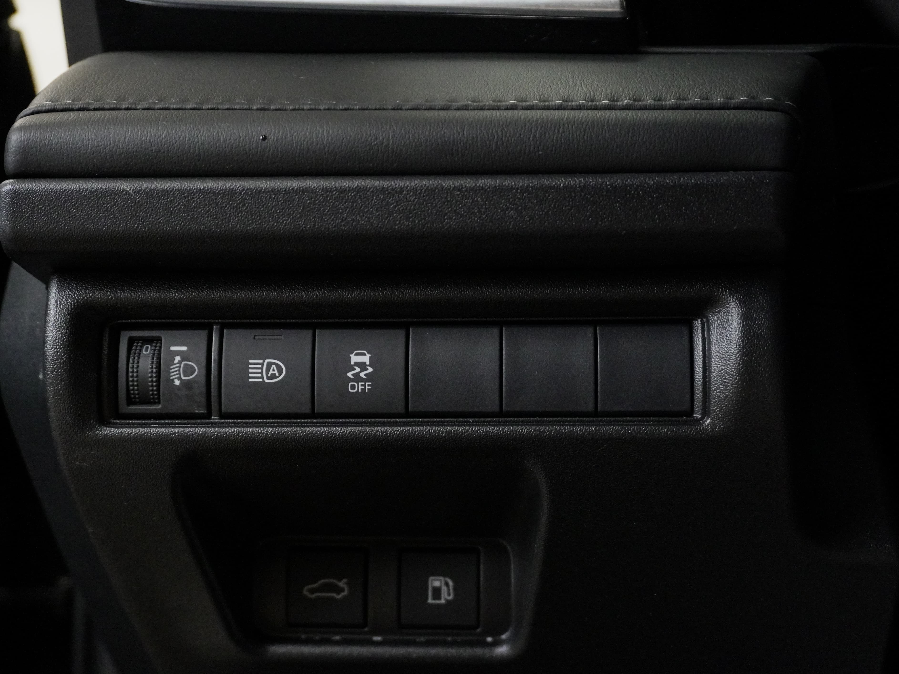 Toyota Camry — фото 15