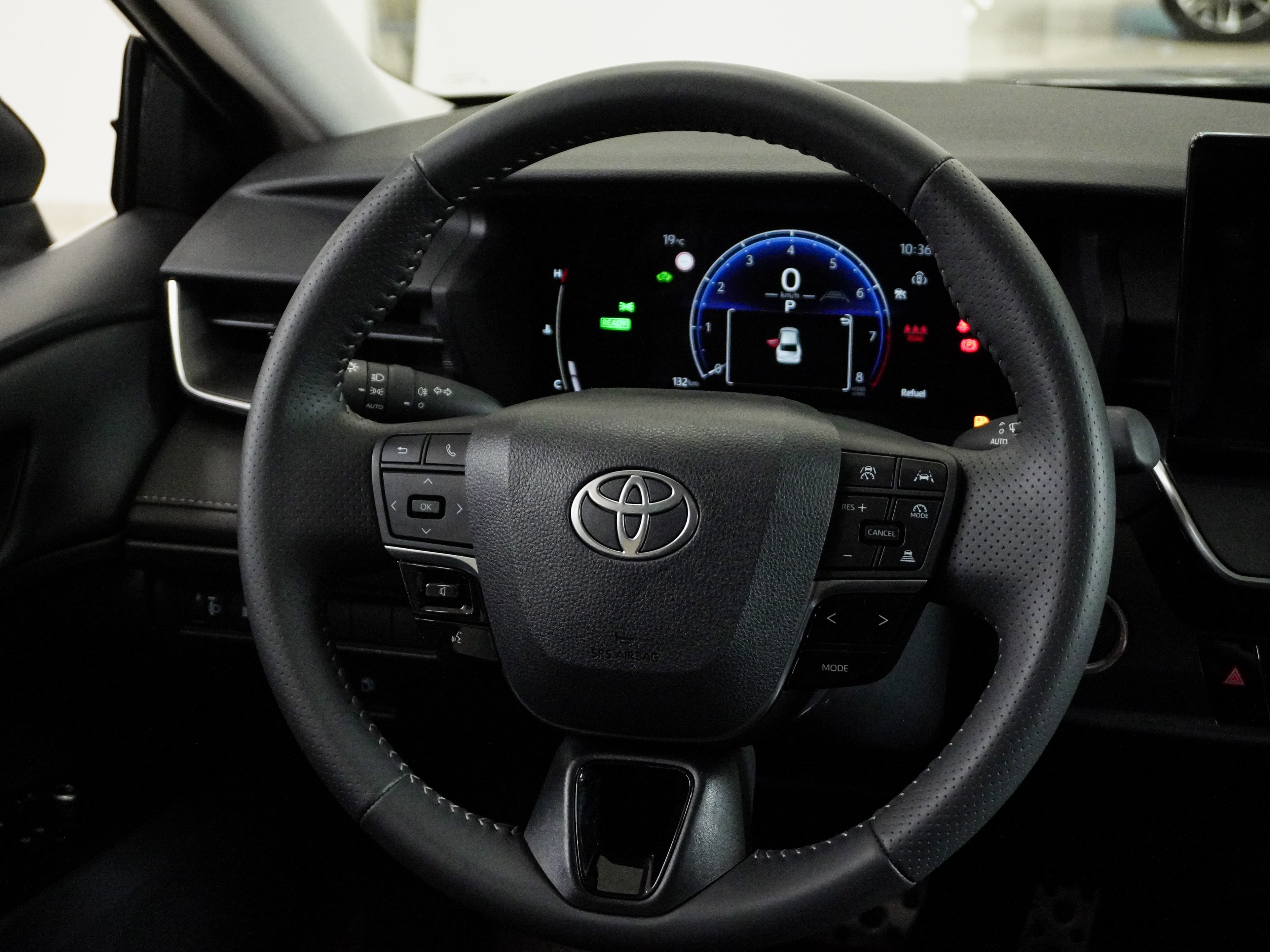Toyota Camry — фото 21