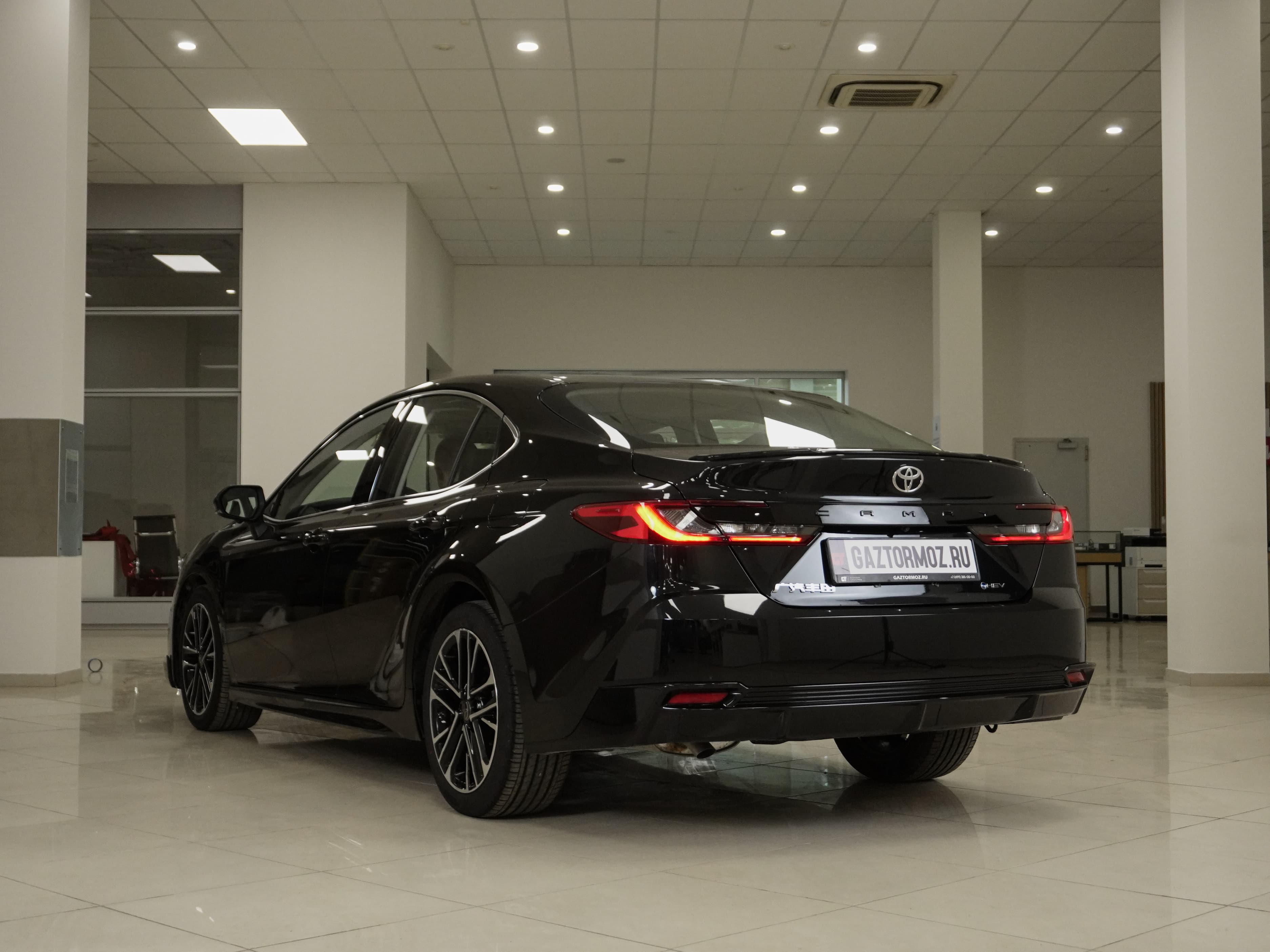 Toyota Camry — фото 5