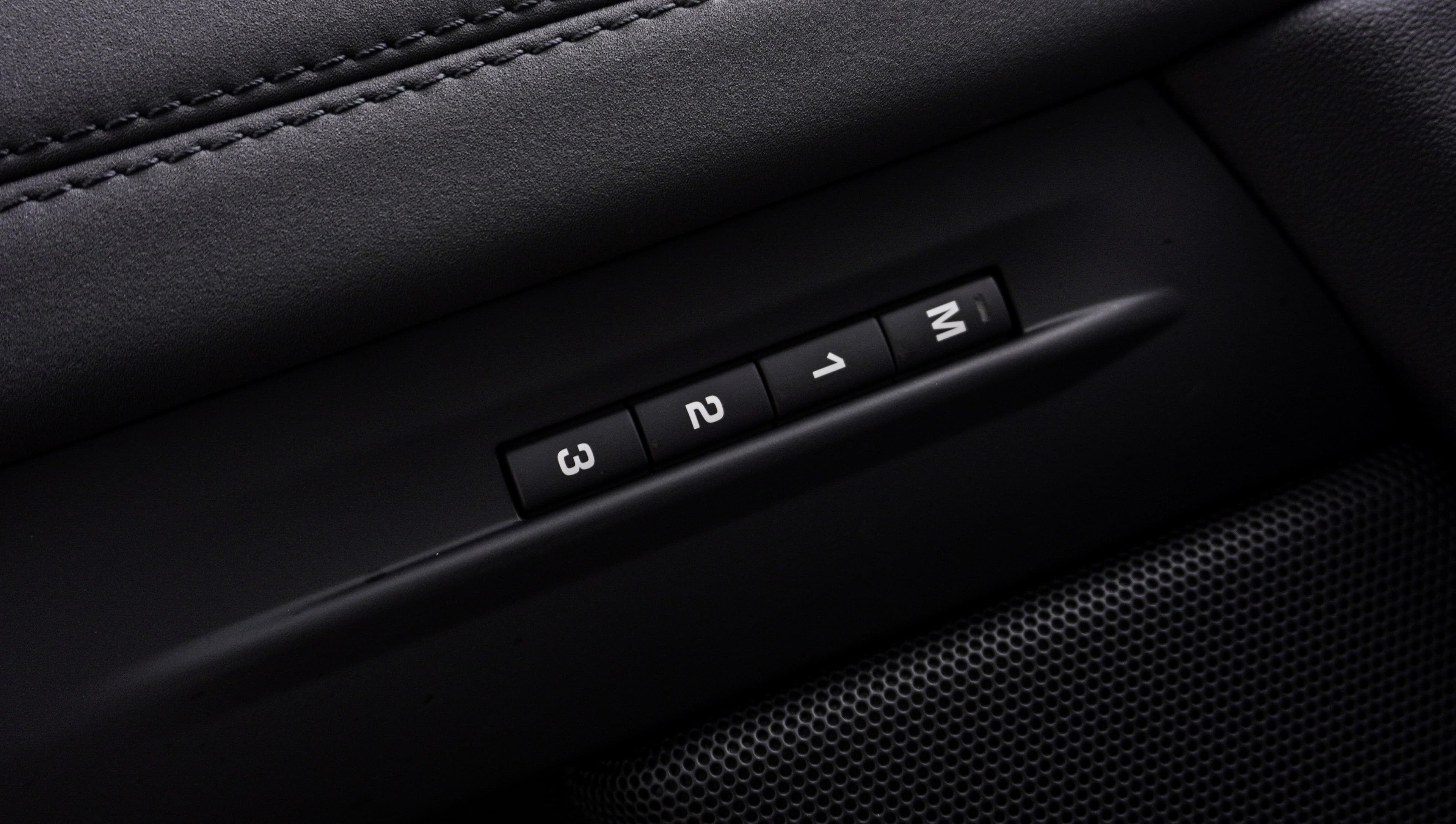 Land Rover Range Rover Evoque — фото 17