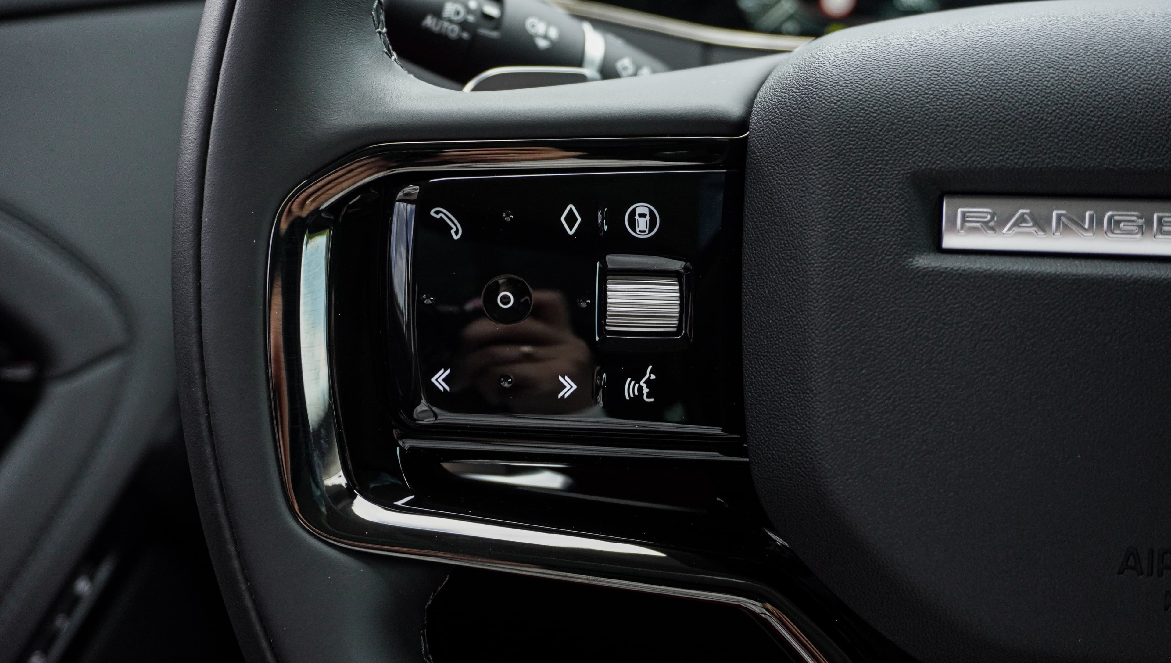 Land Rover Range Rover Evoque — фото 21