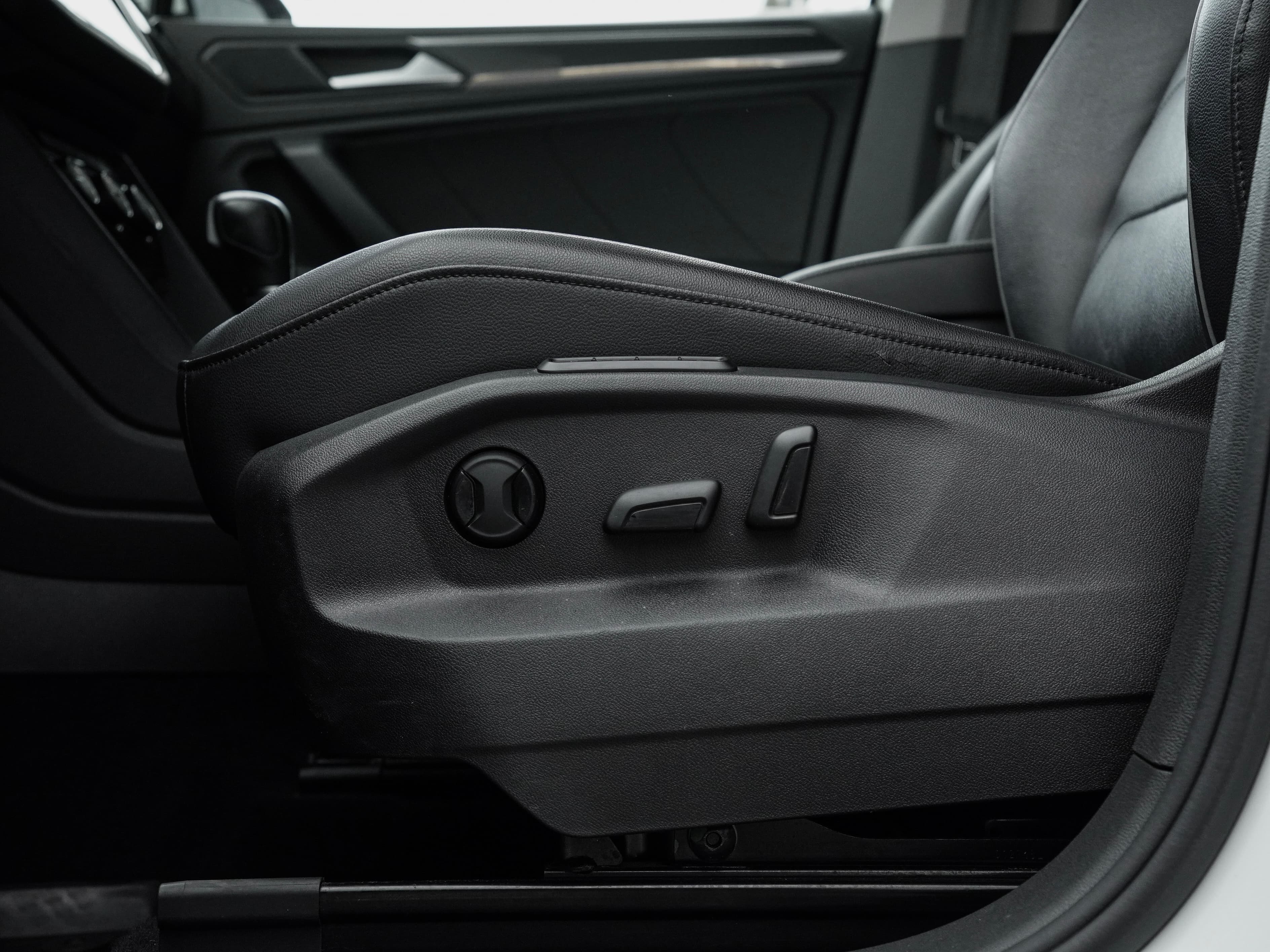 Volkswagen Tiguan — фото 15