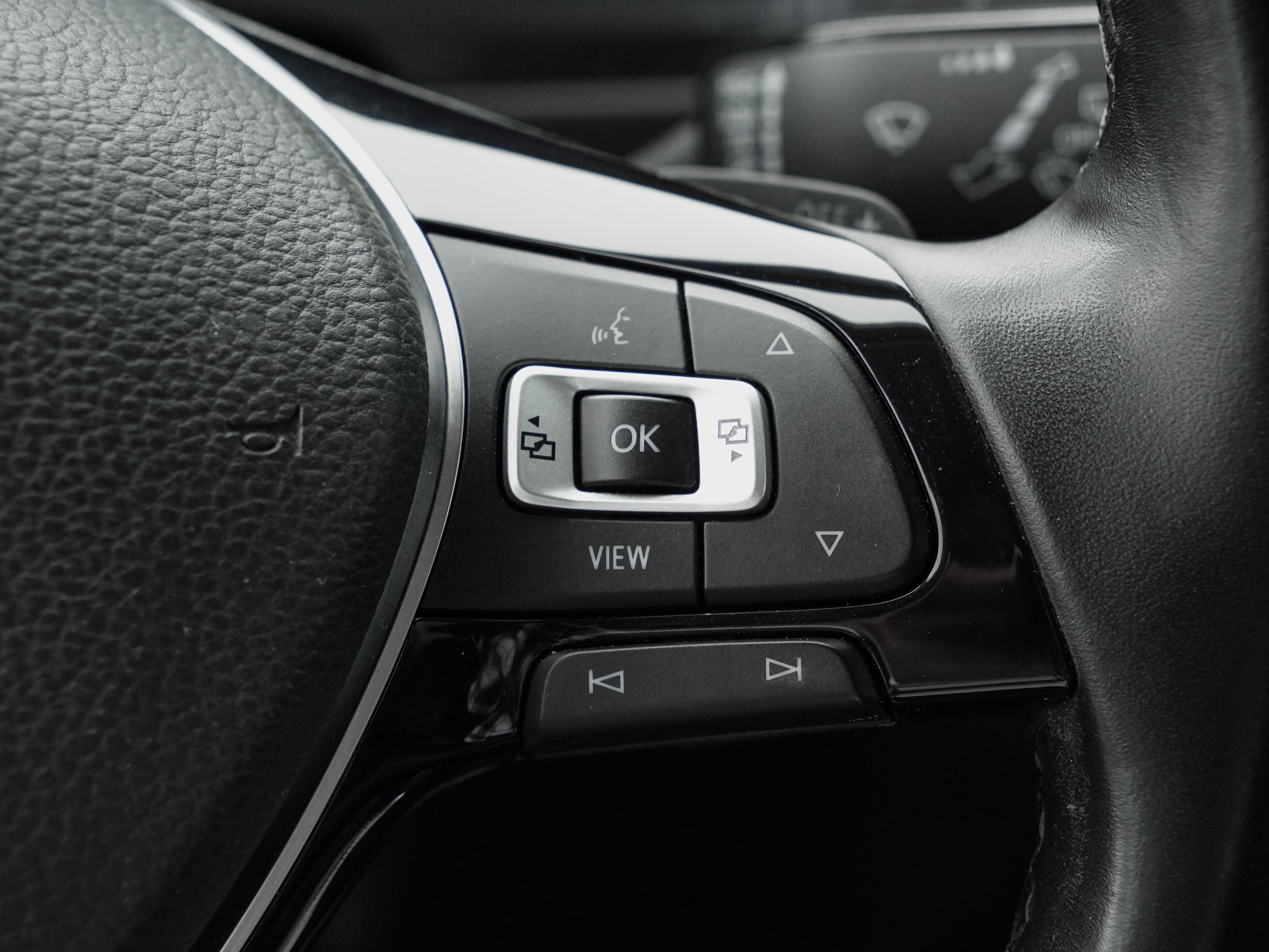 Volkswagen Tiguan — фото 18
