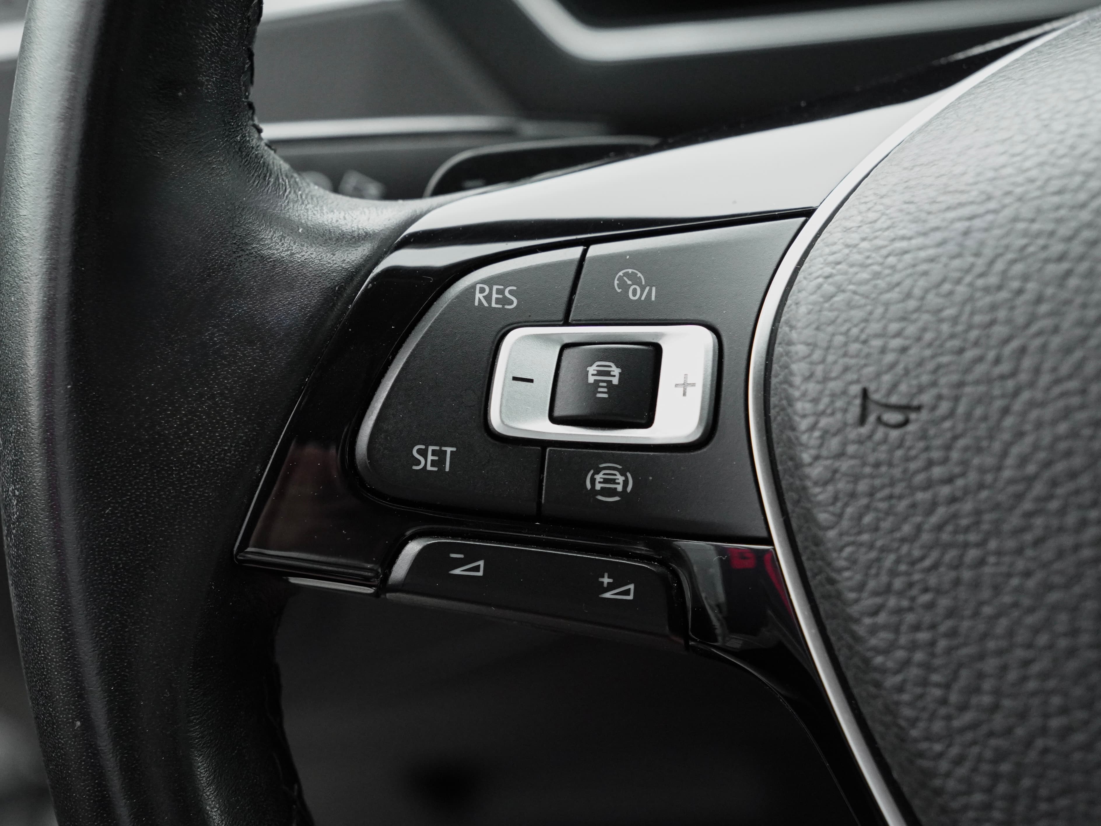 Volkswagen Tiguan — фото 19