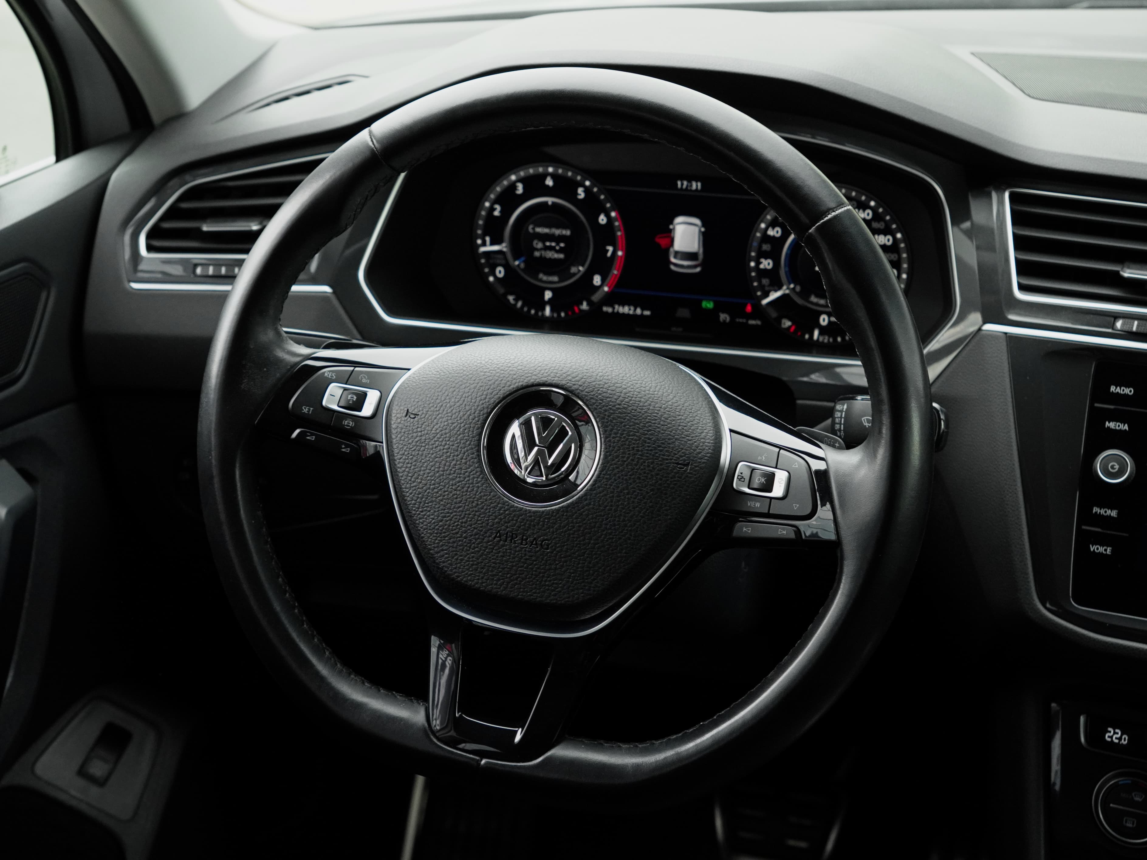 Volkswagen Tiguan — фото 30
