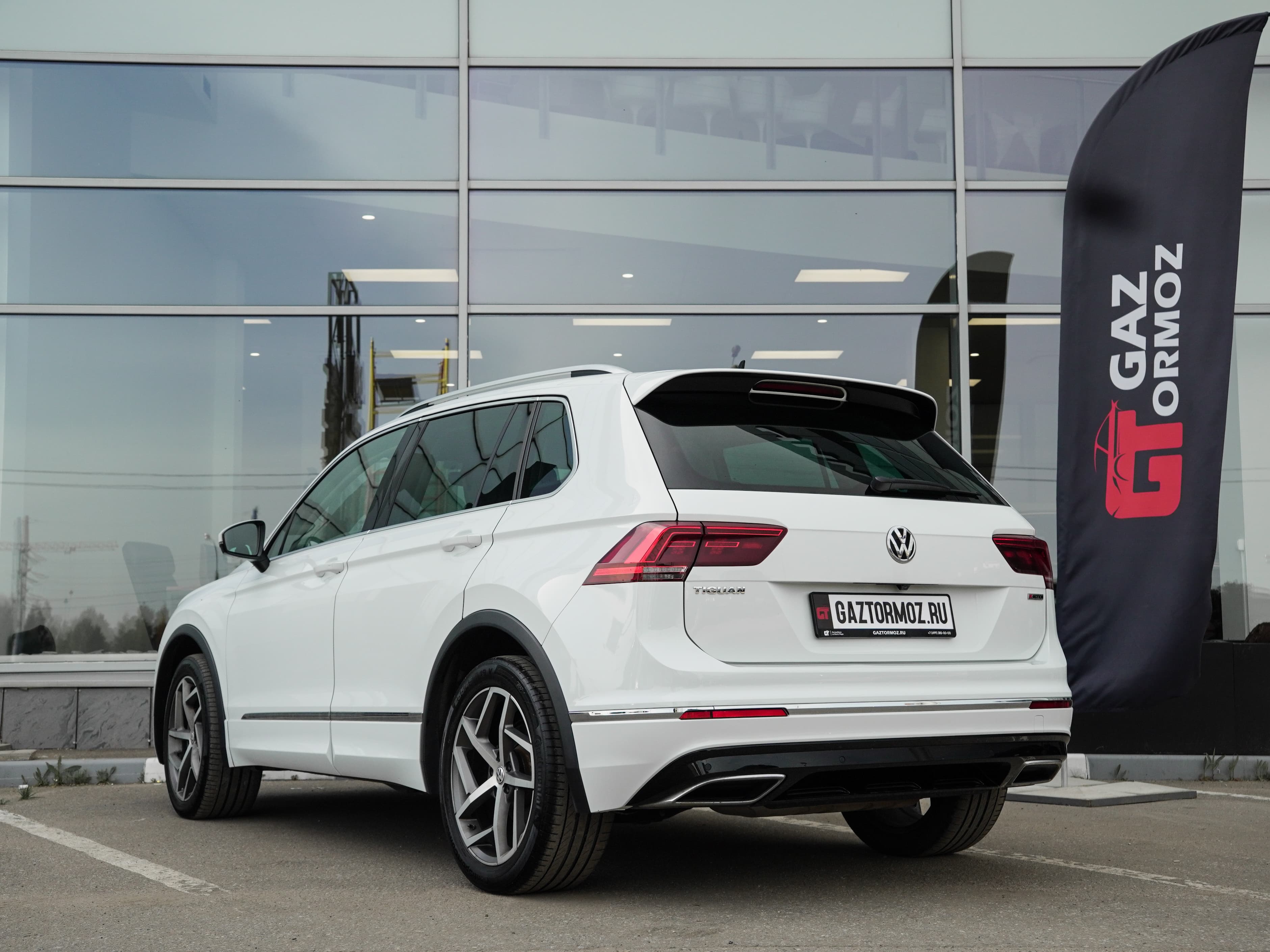 Volkswagen Tiguan — фото 5