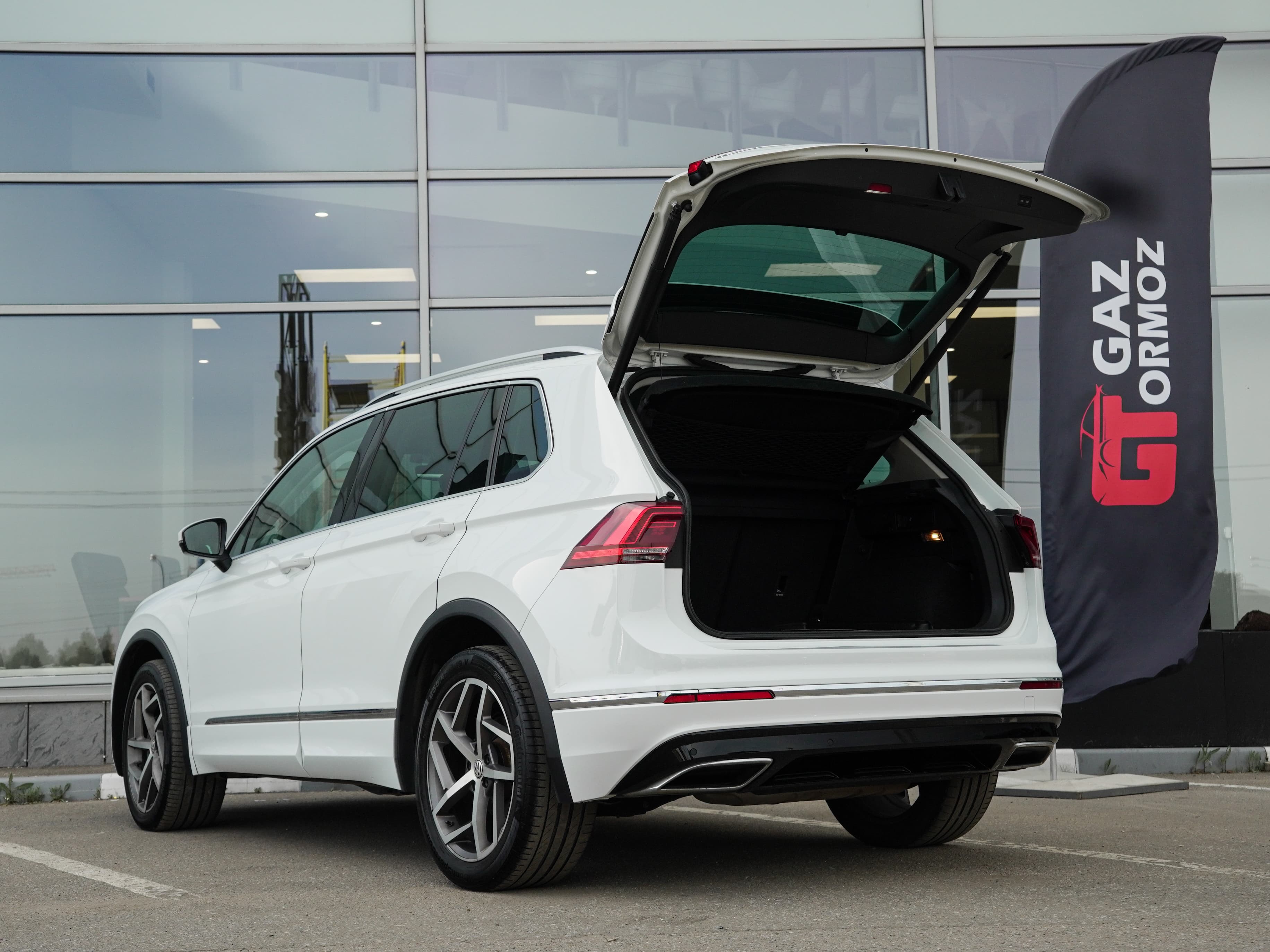 Volkswagen Tiguan — фото 6