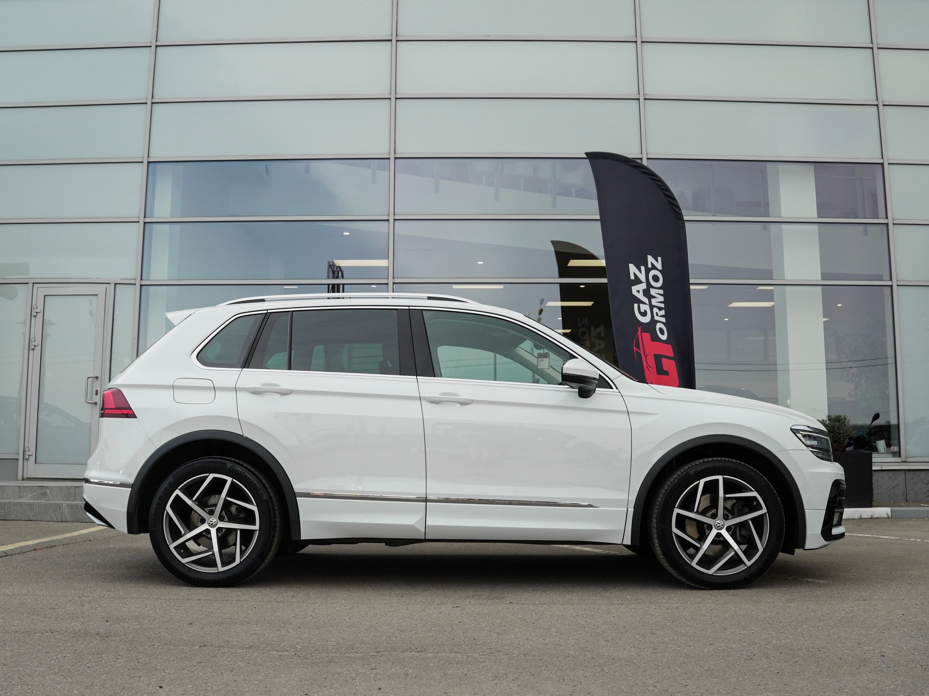 Volkswagen Tiguan — фото 9