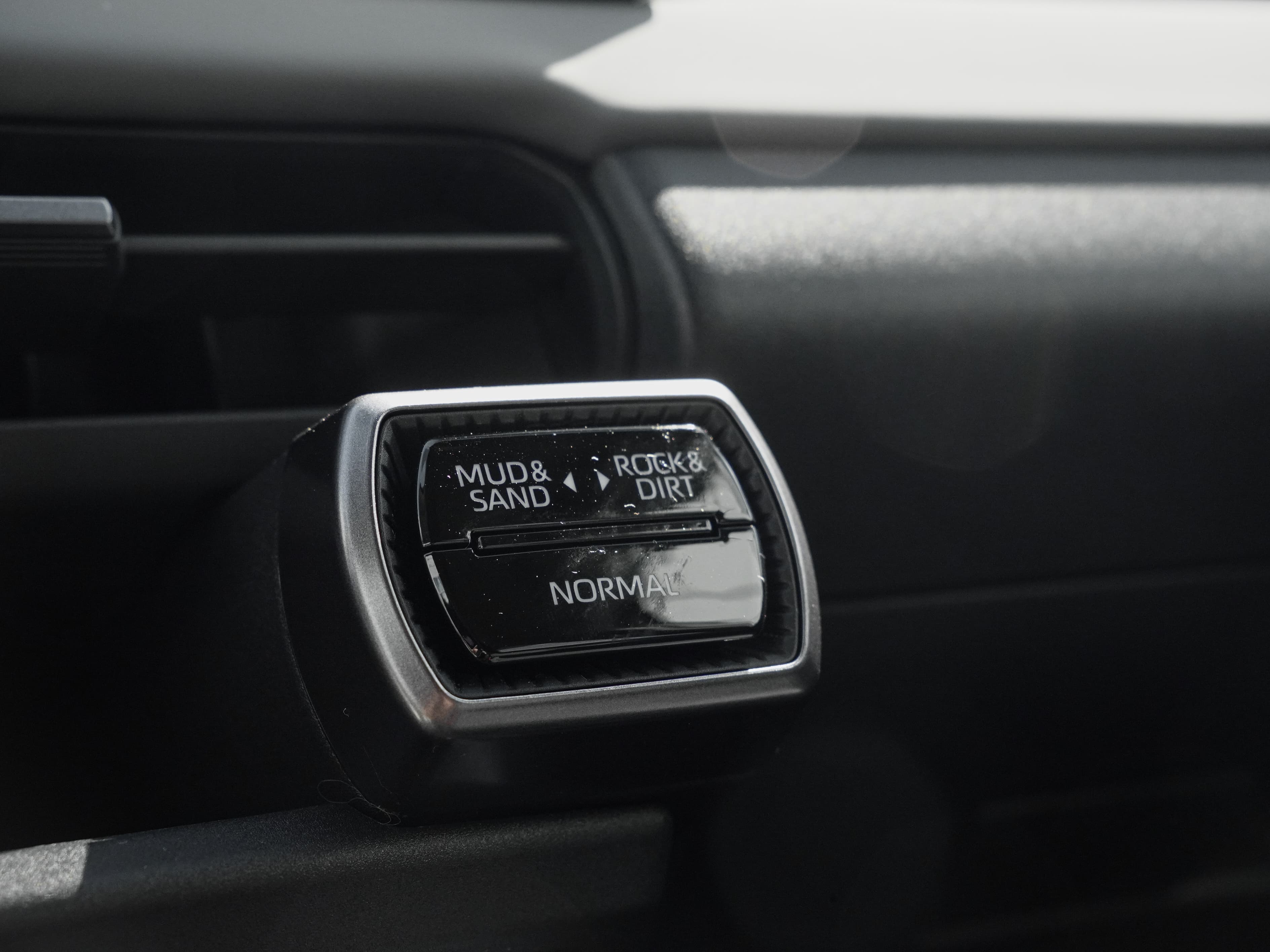 Toyota RAV4 — фото 20