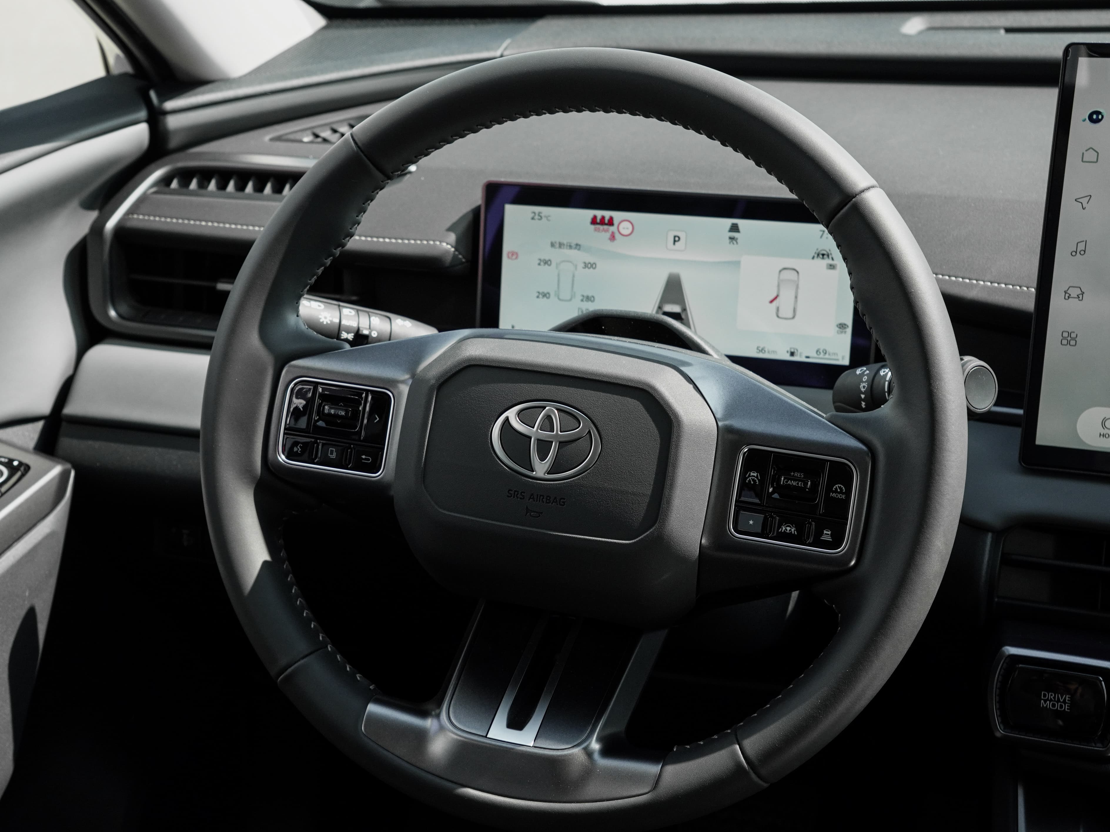 Toyota RAV4 — фото 29