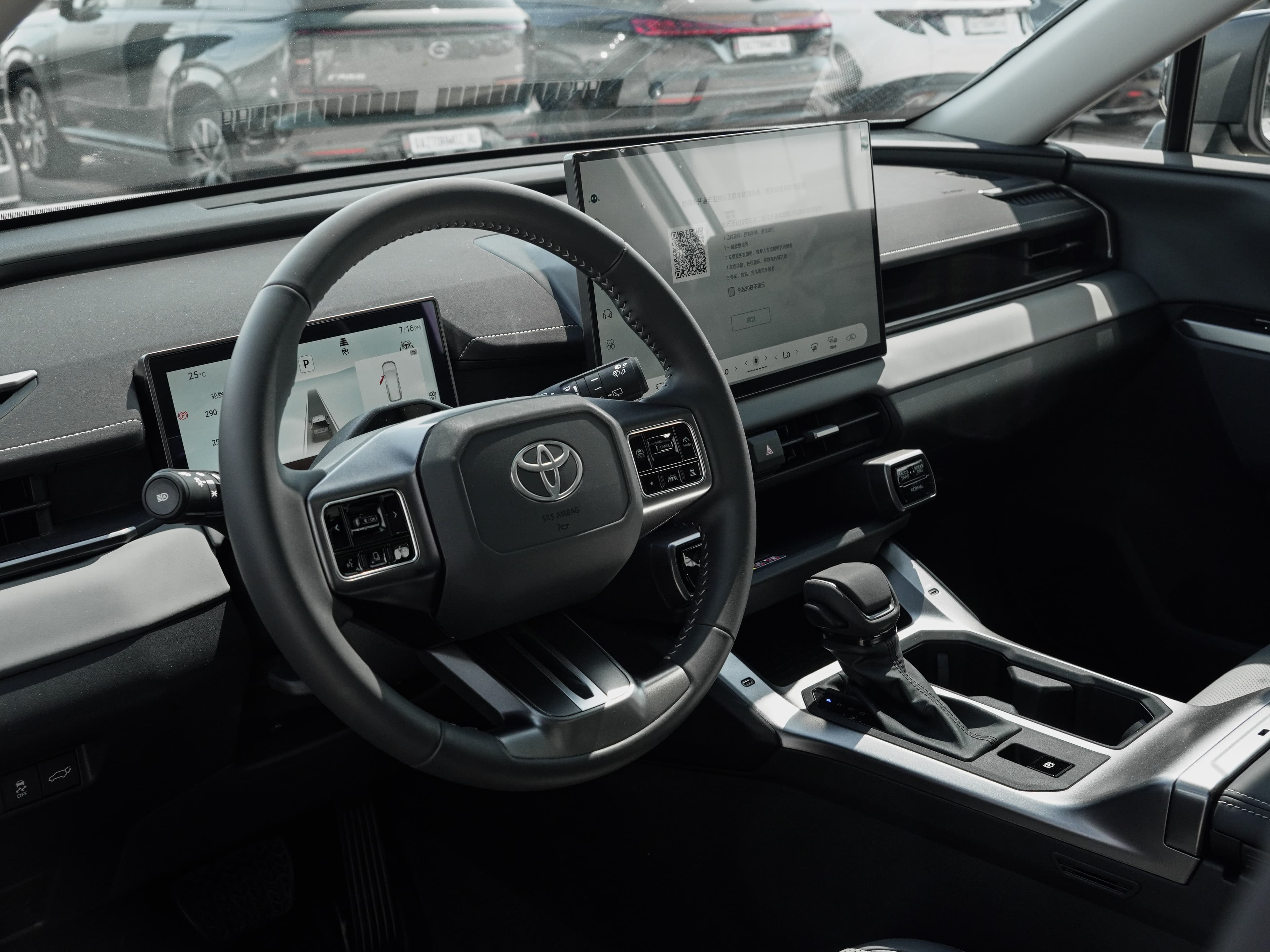 Toyota RAV4 — фото 30