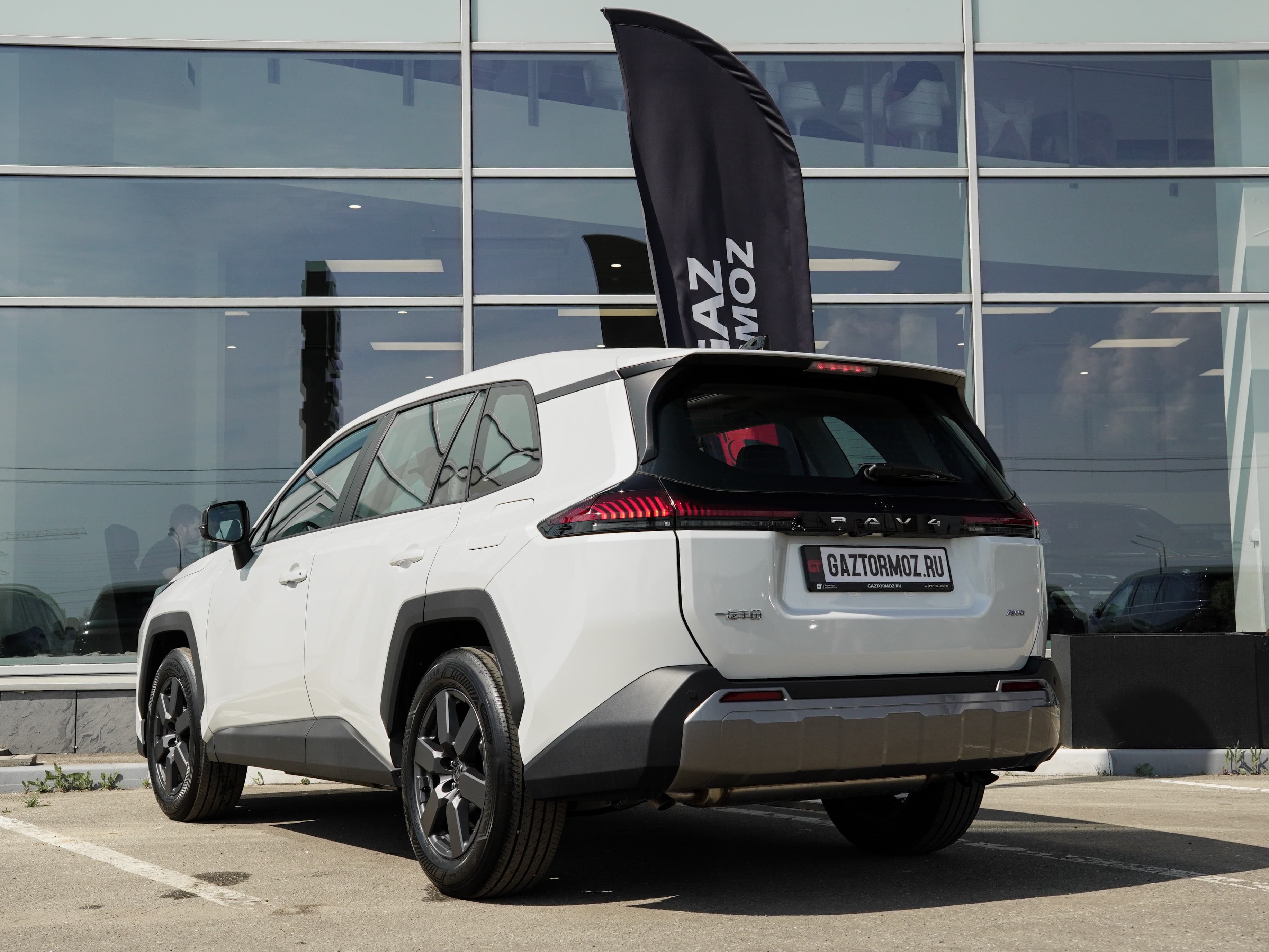 Toyota RAV4 — фото 5