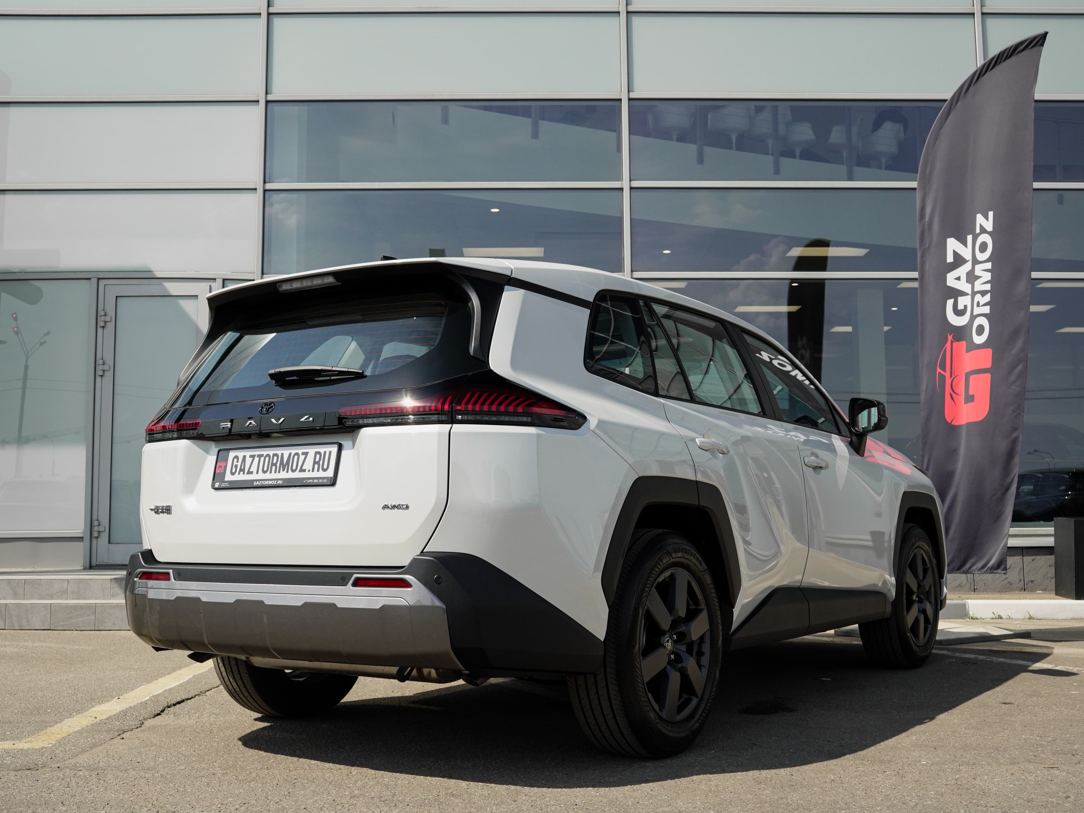 Toyota RAV4 — фото 8