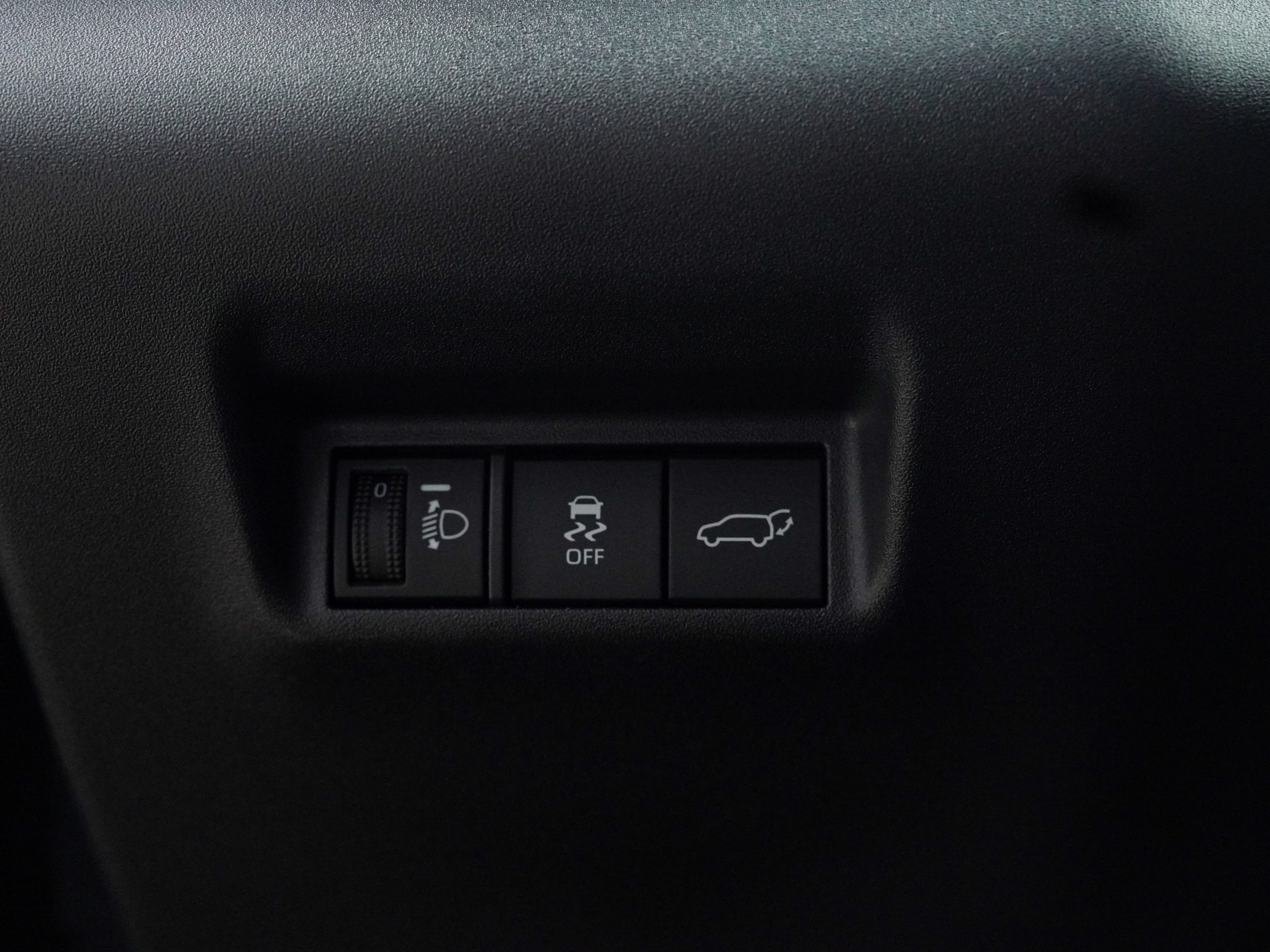 Toyota RAV4 — фото 17
