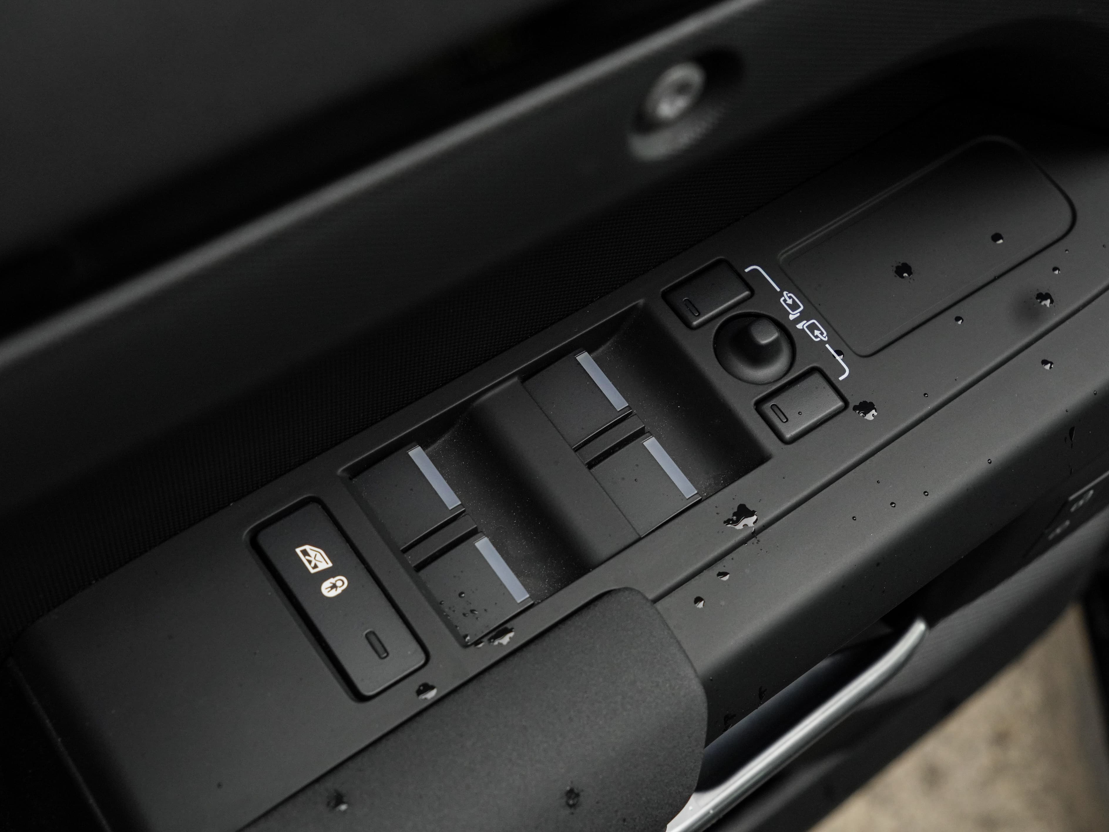 Land Rover Defender — фото 16