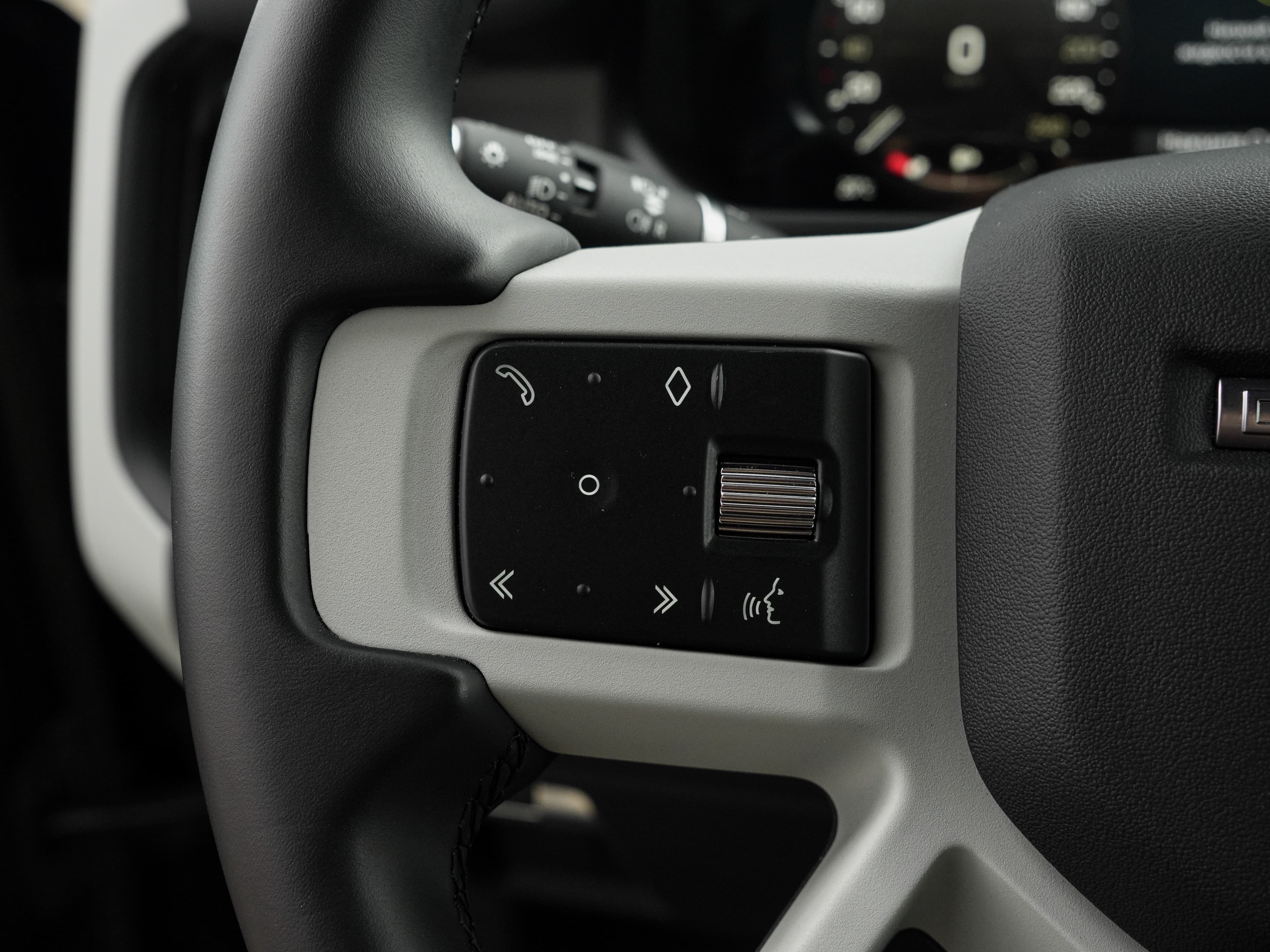 Land Rover Defender — фото 20