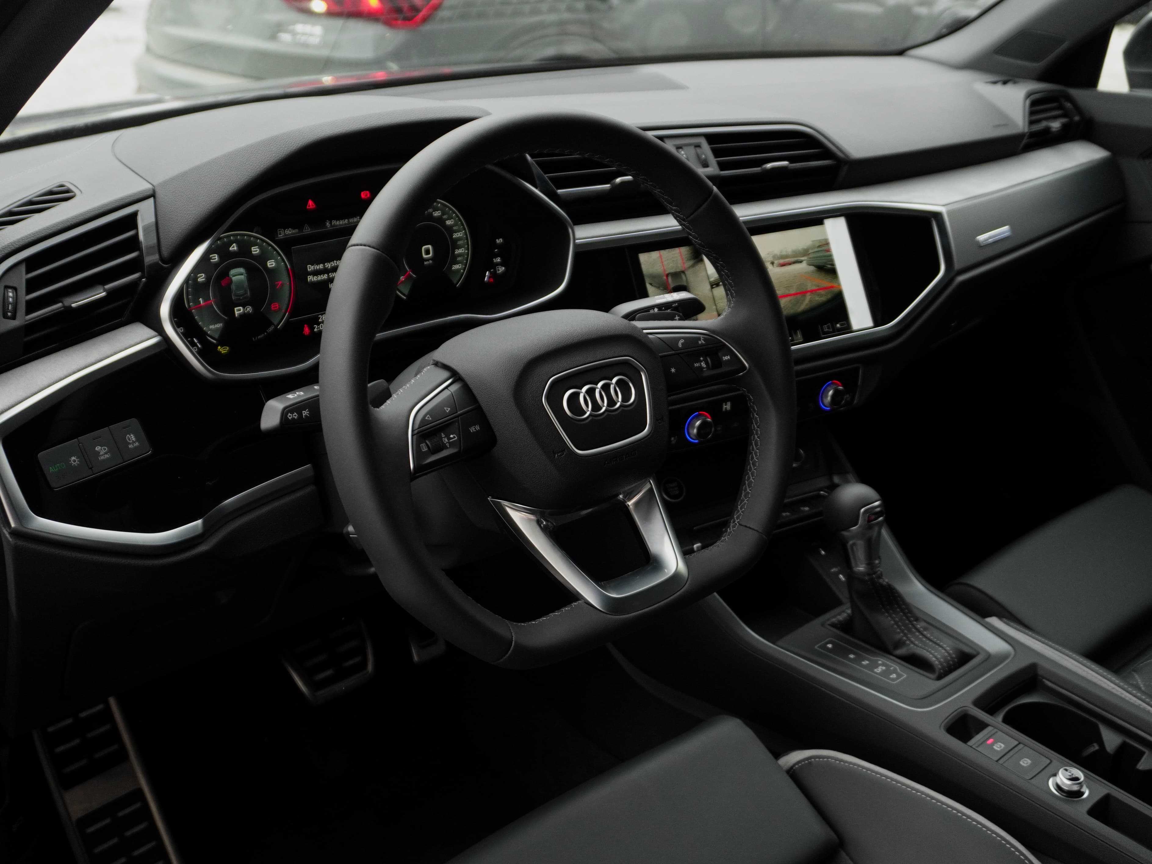 Audi Q3 — фото 14