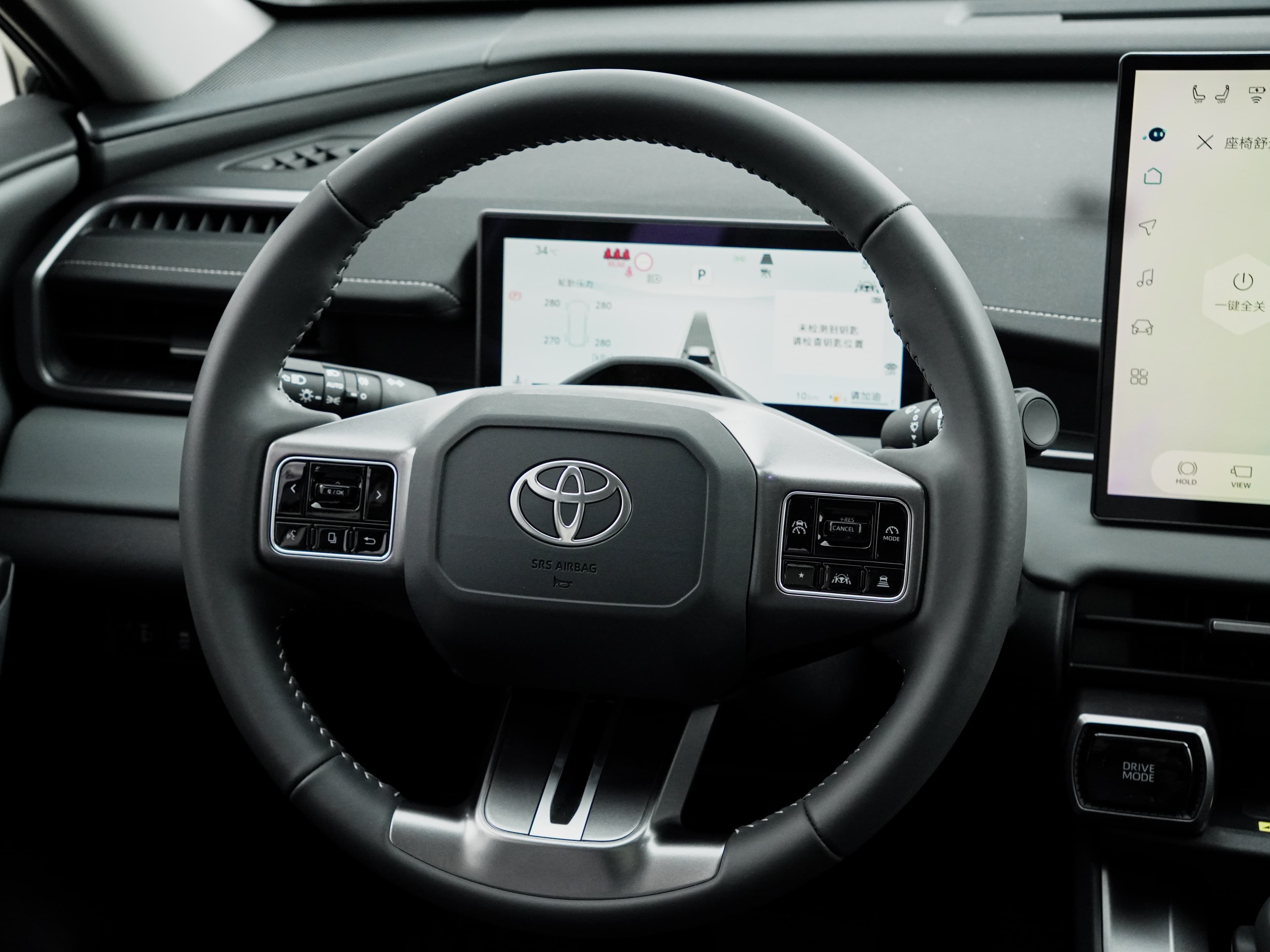 Toyota RAV4 — фото 32