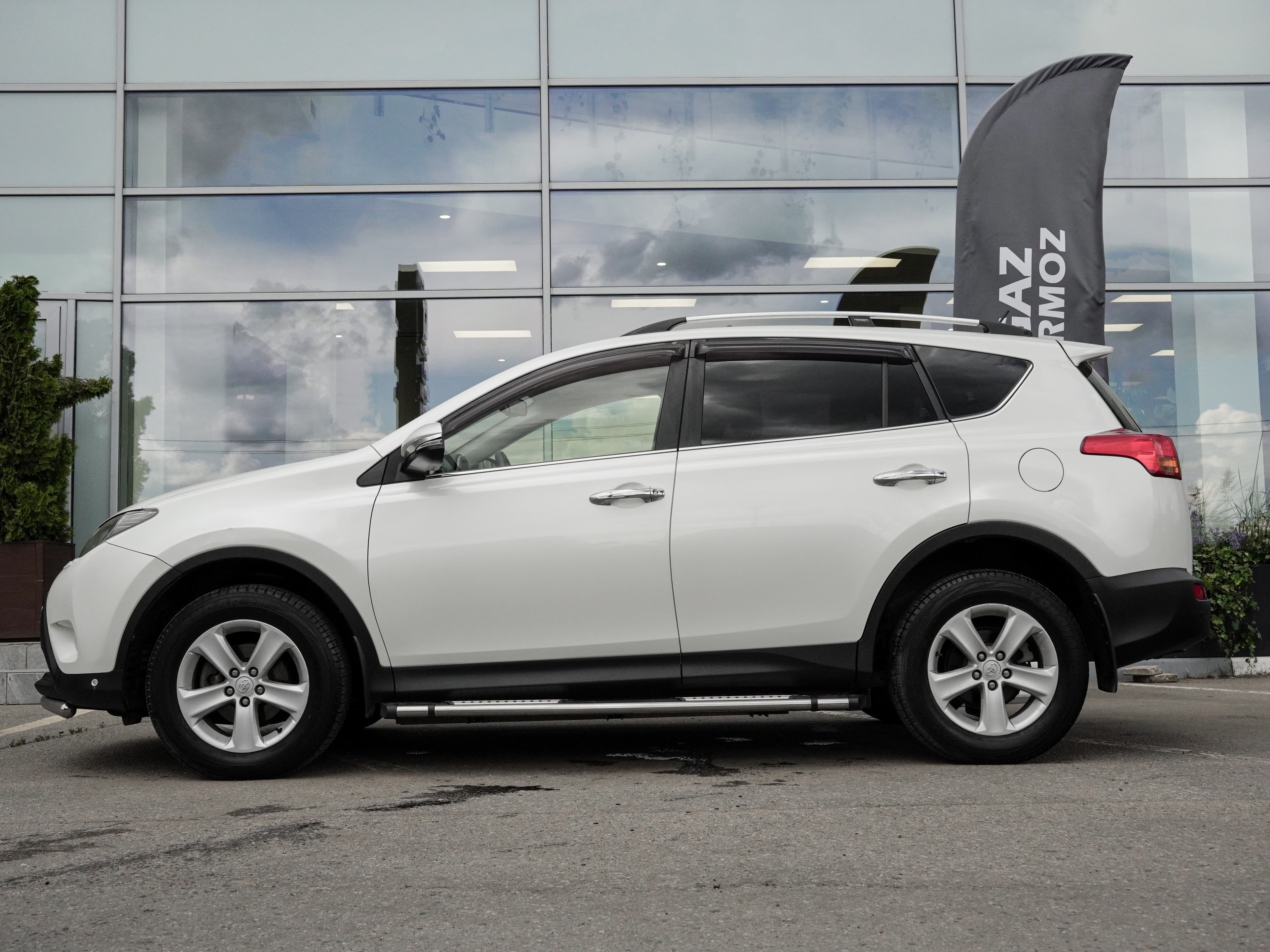 Toyota RAV4 — фото 4