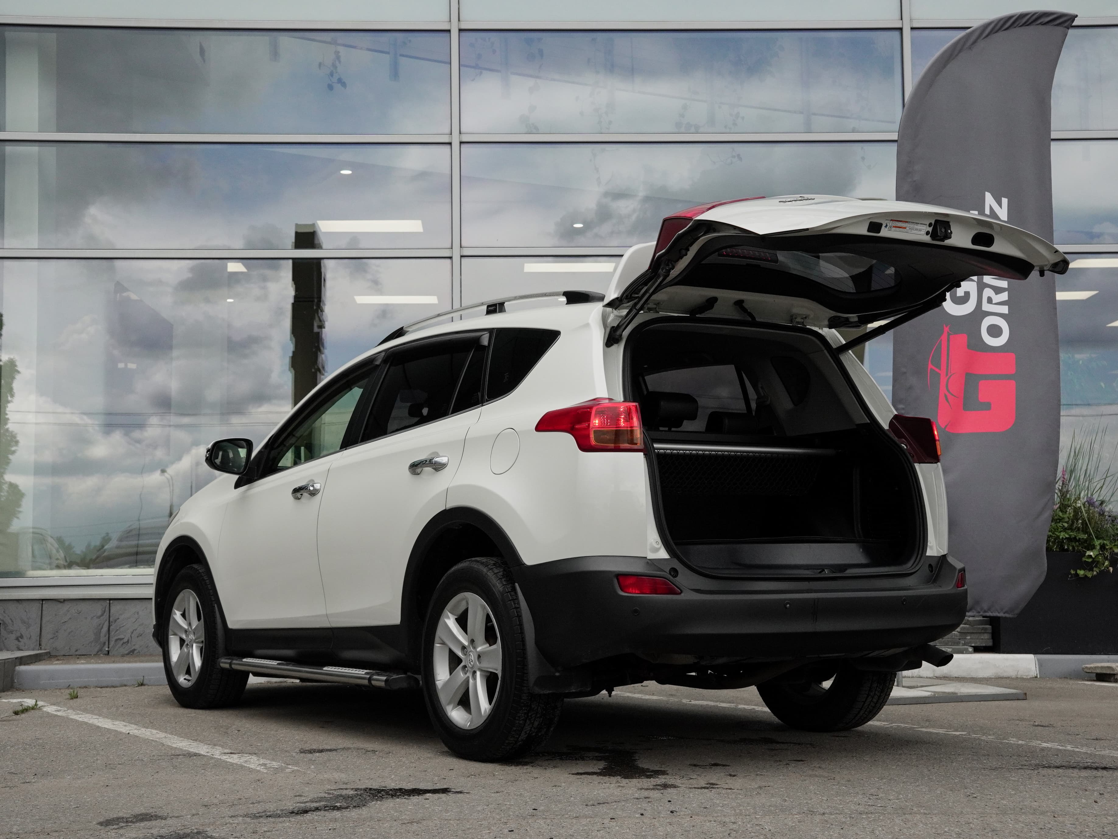Toyota RAV4 — фото 6
