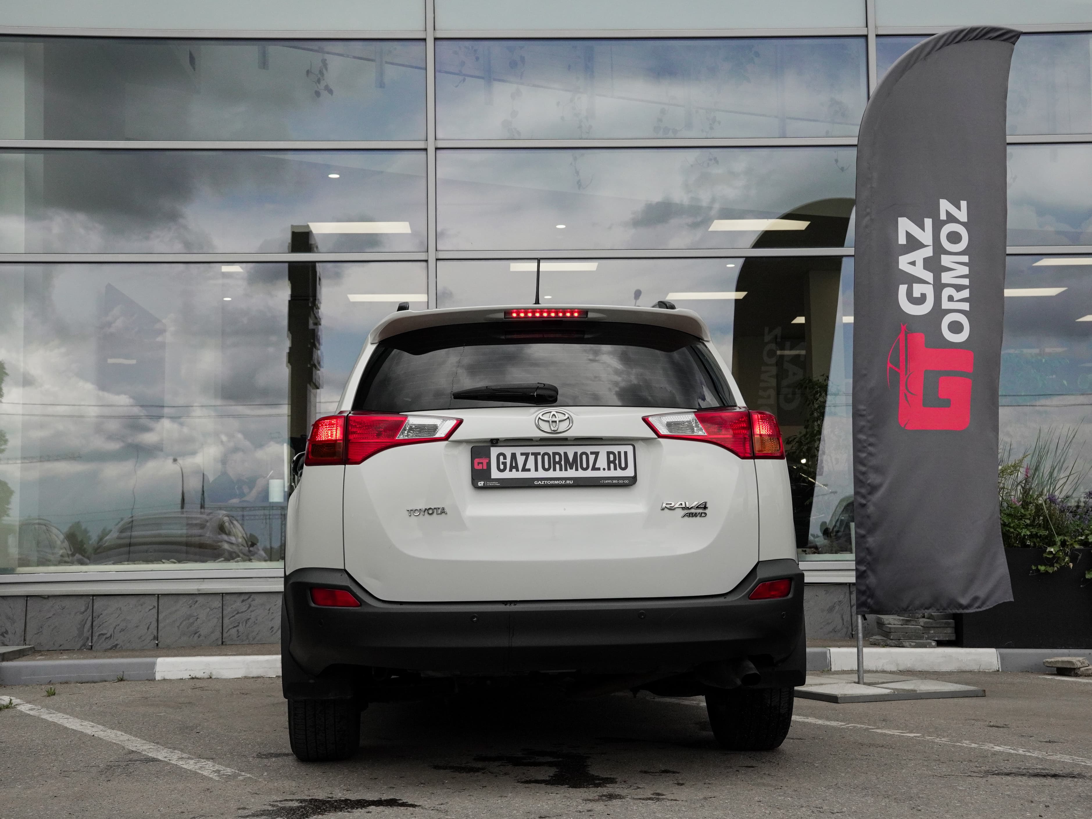 Toyota RAV4 — фото 7