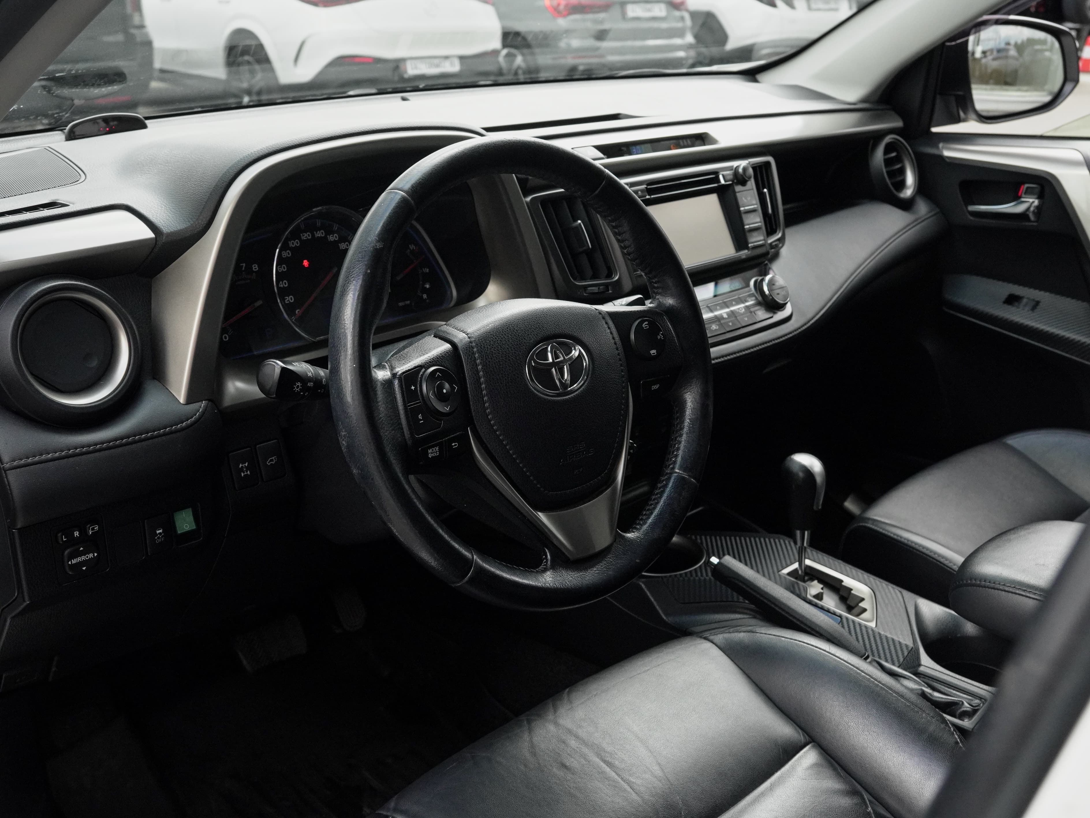 Toyota RAV4 — фото 9
