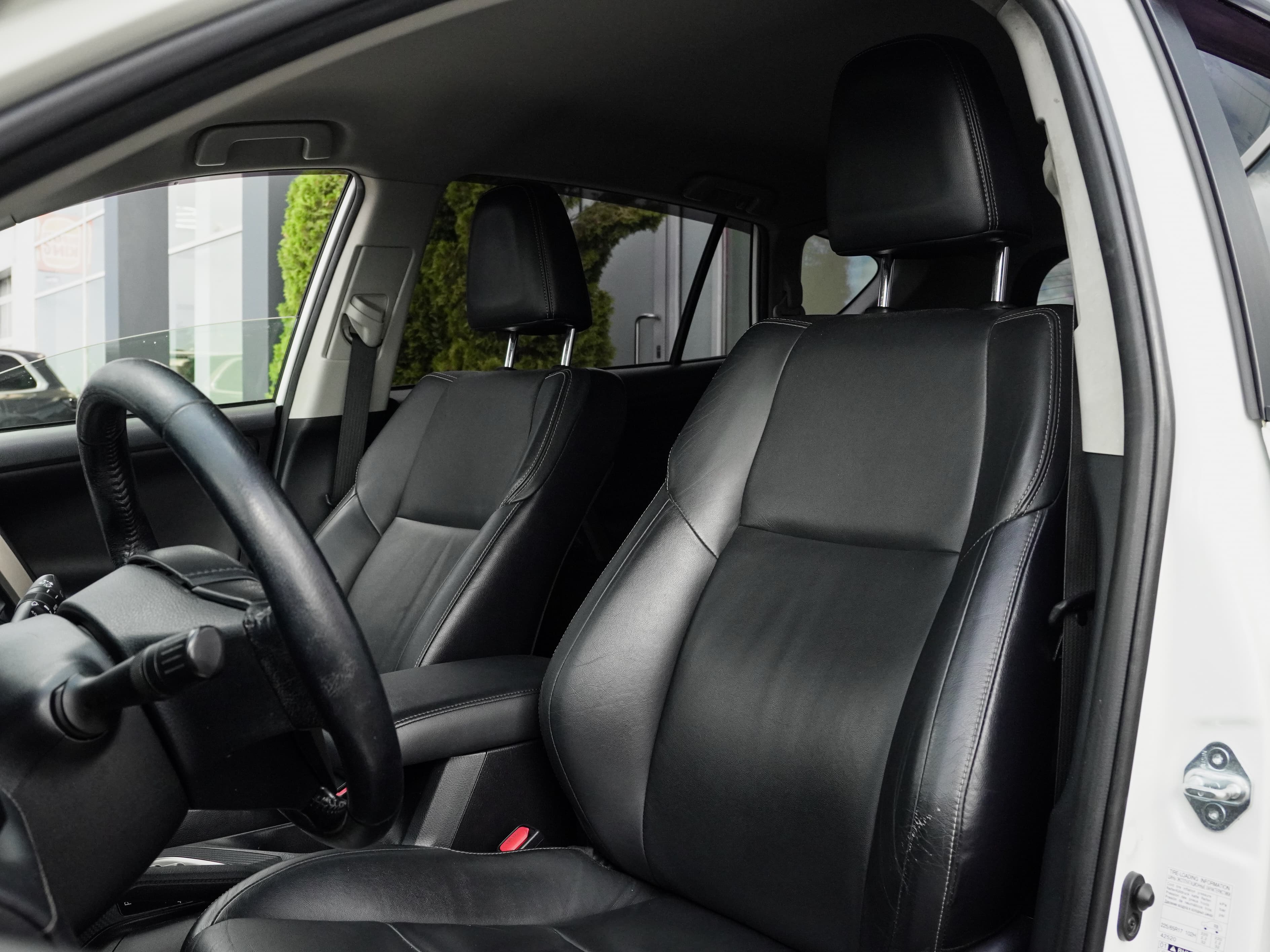 Toyota RAV4 — фото 10