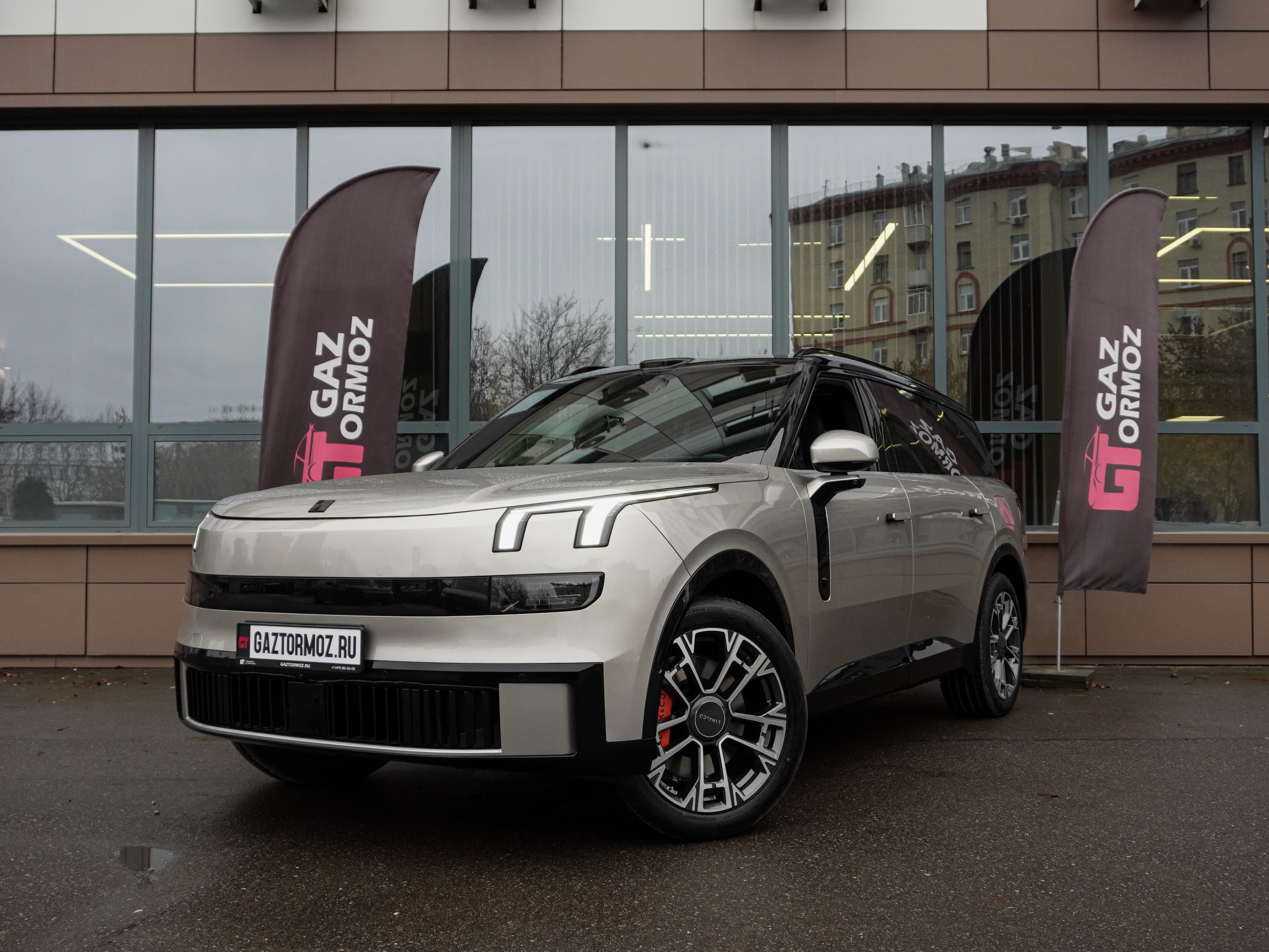 Lynk & Co 900