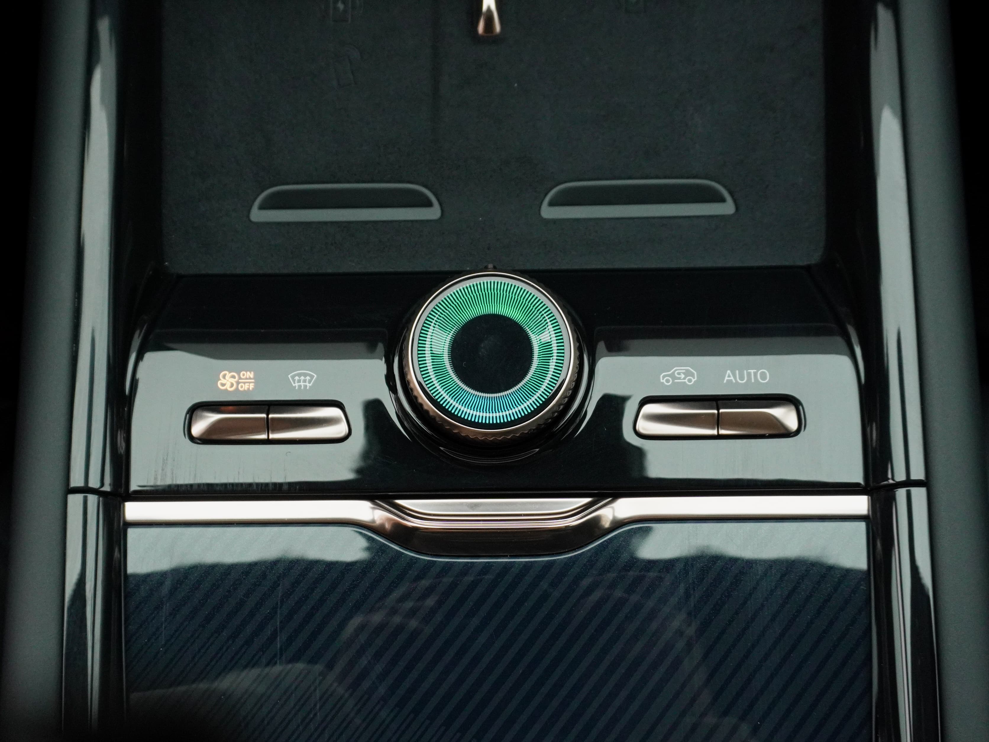 Lynk & Co 900 — фото 26