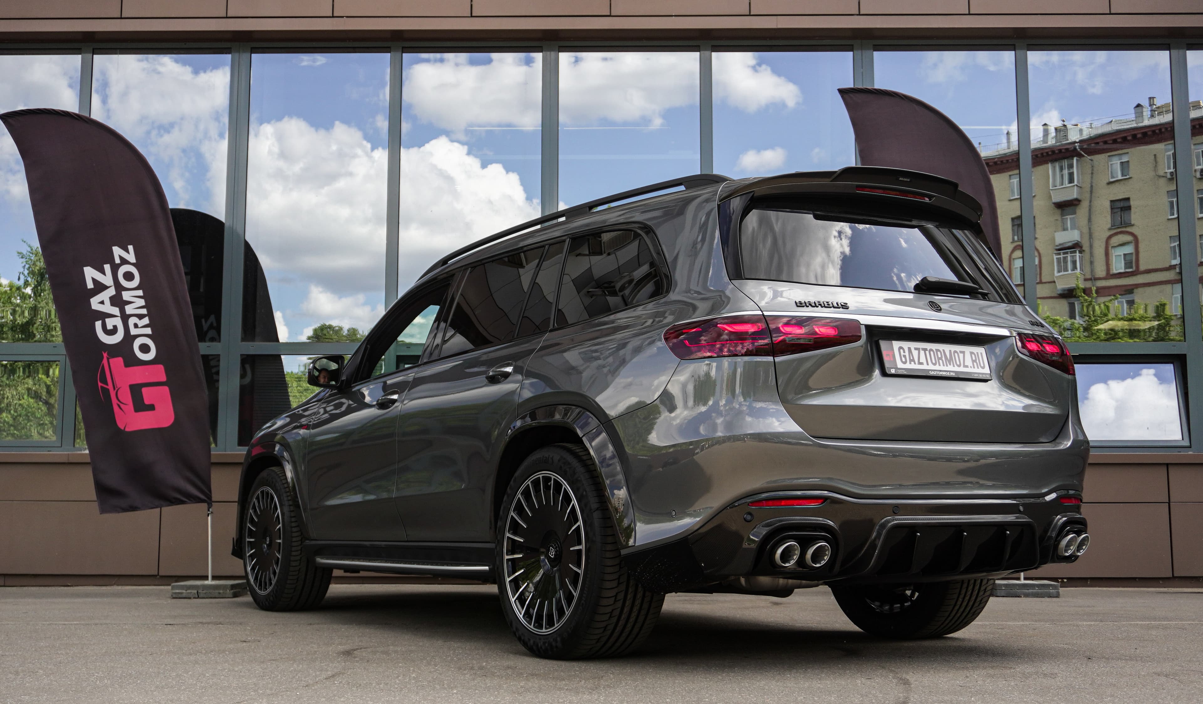 Brabus 500 на базе GLS 450 — премиальный серый стиль — фото 7