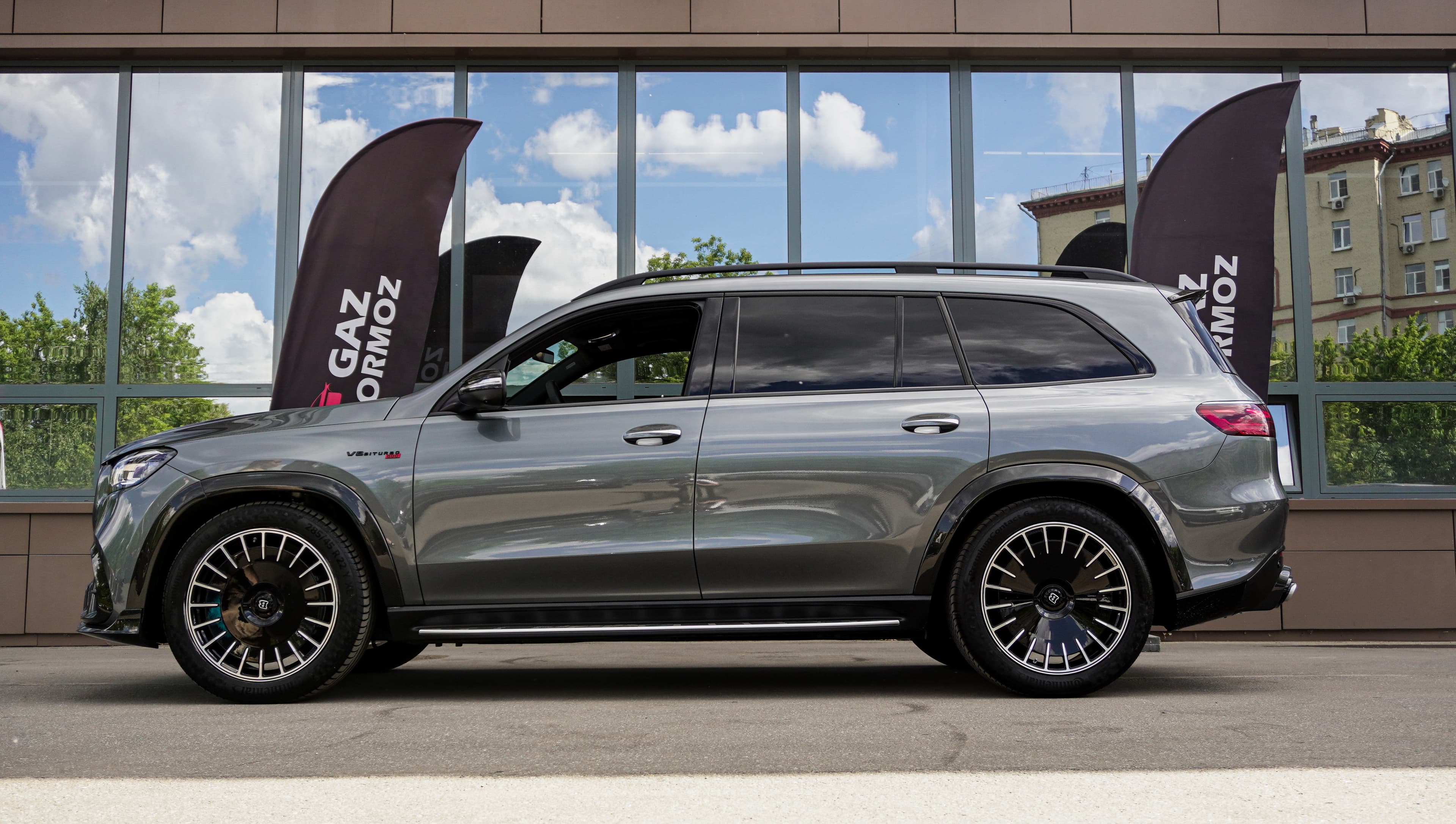 Brabus 500 на базе GLS 450 — премиальный серый стиль — фото 9