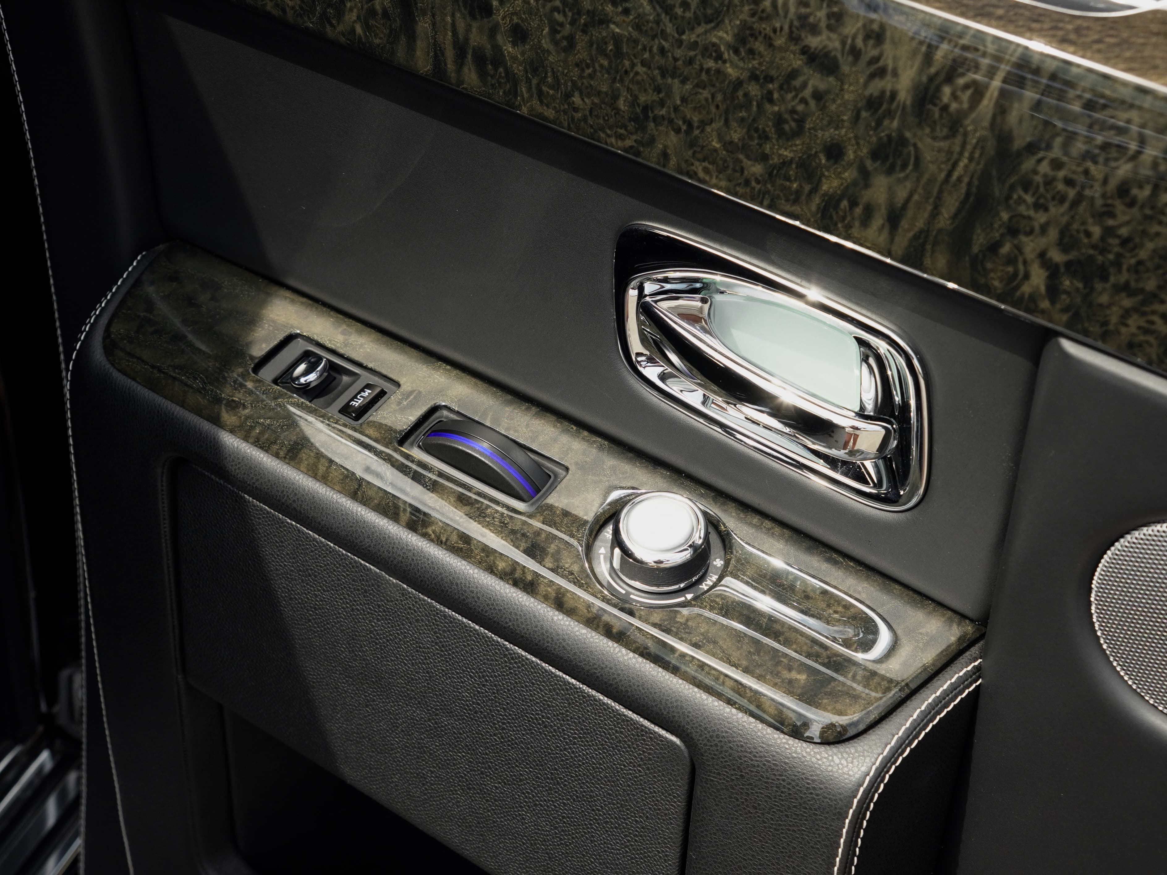 Rolls-Royce Phantom — фото 18