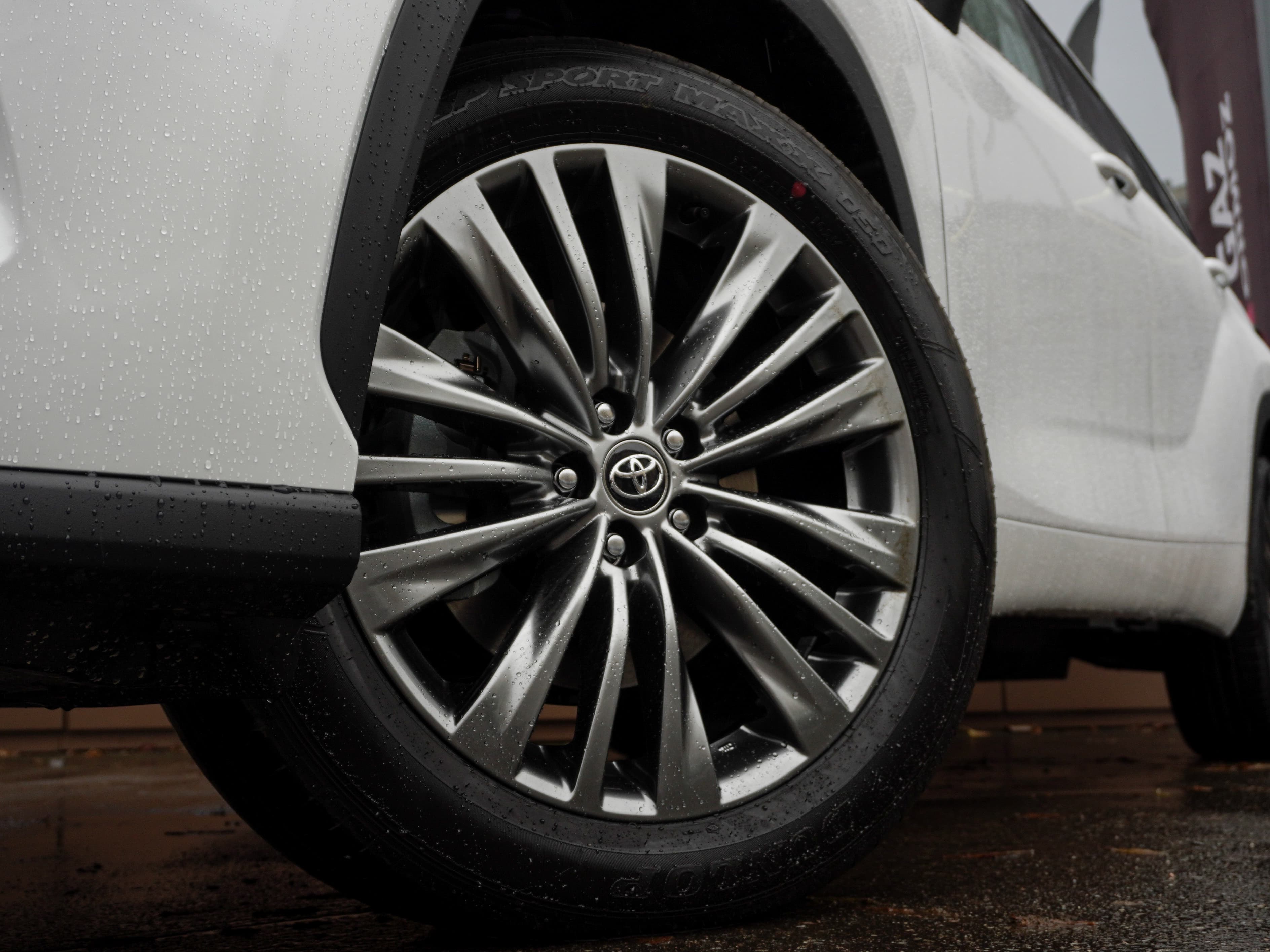 Toyota Highlander — фото 13