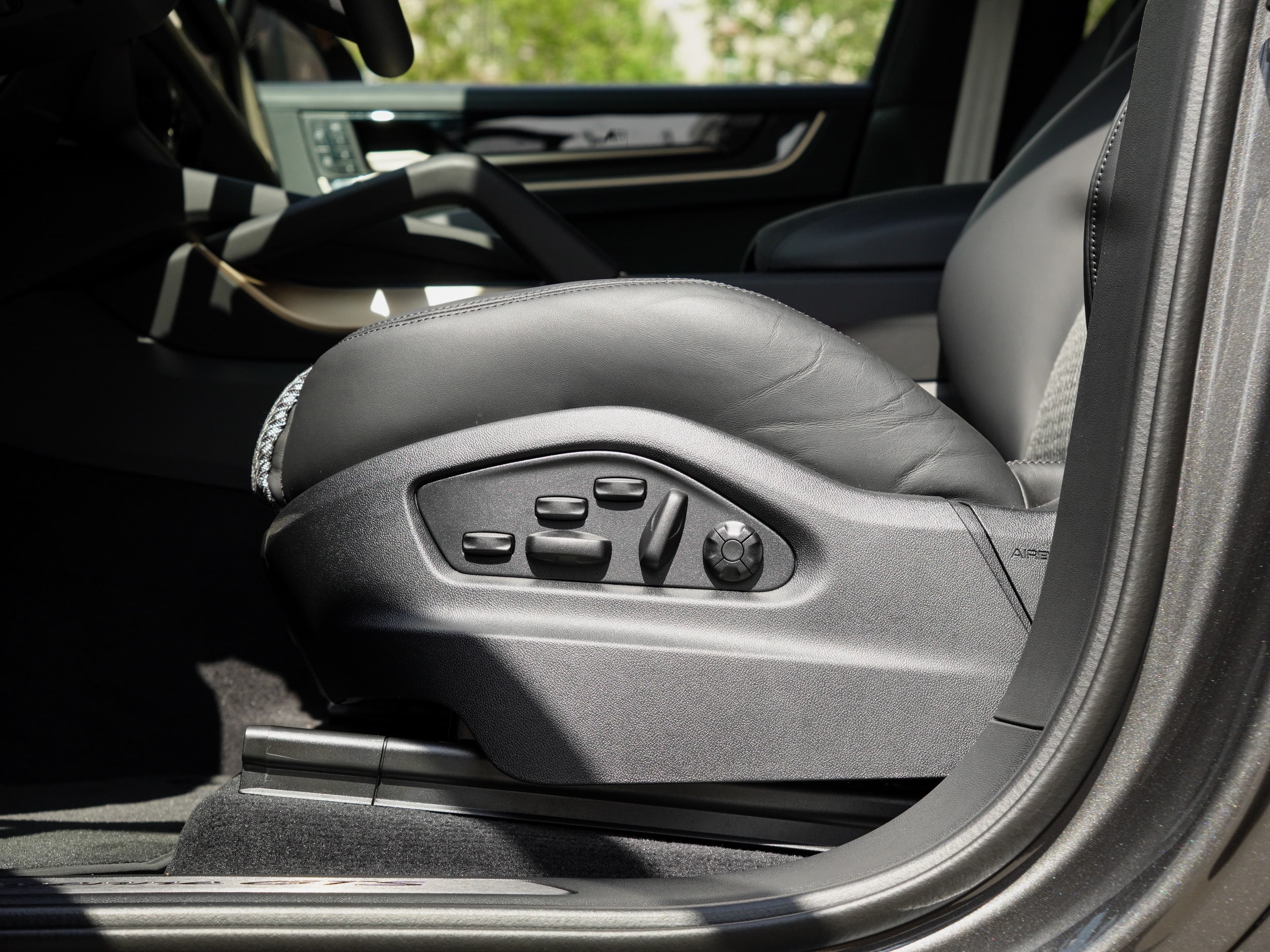 Porsche Cayenne Coupe GTS — фото 16