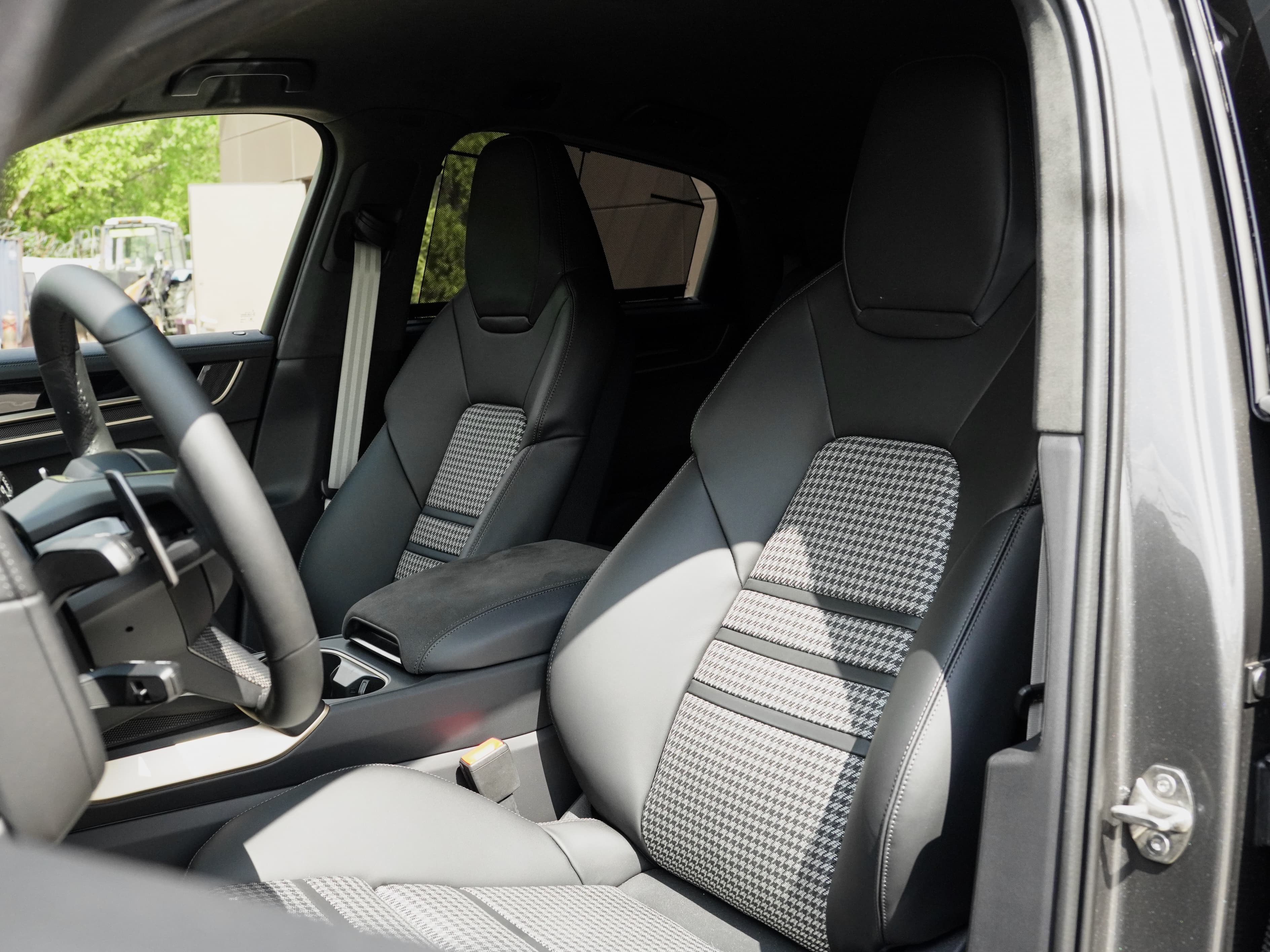 Porsche Cayenne Coupe GTS — фото 24