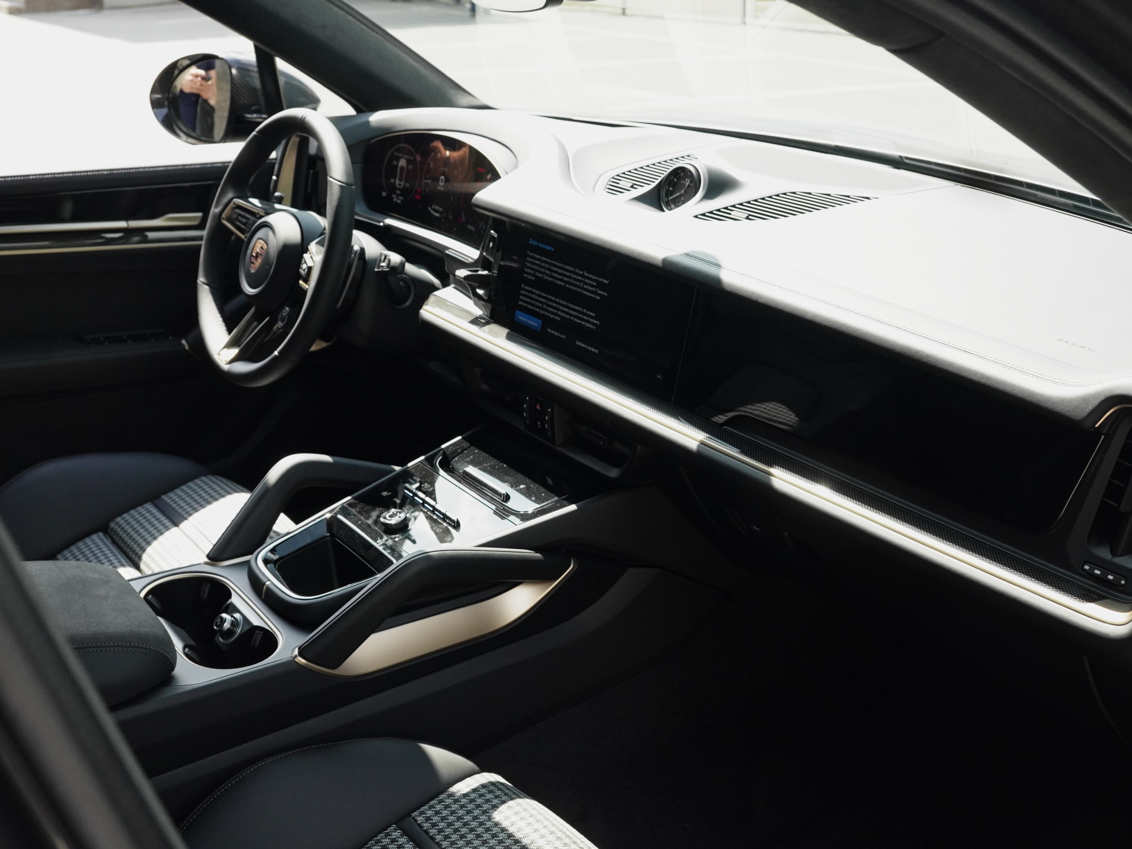 Porsche Cayenne Coupe GTS — фото 31