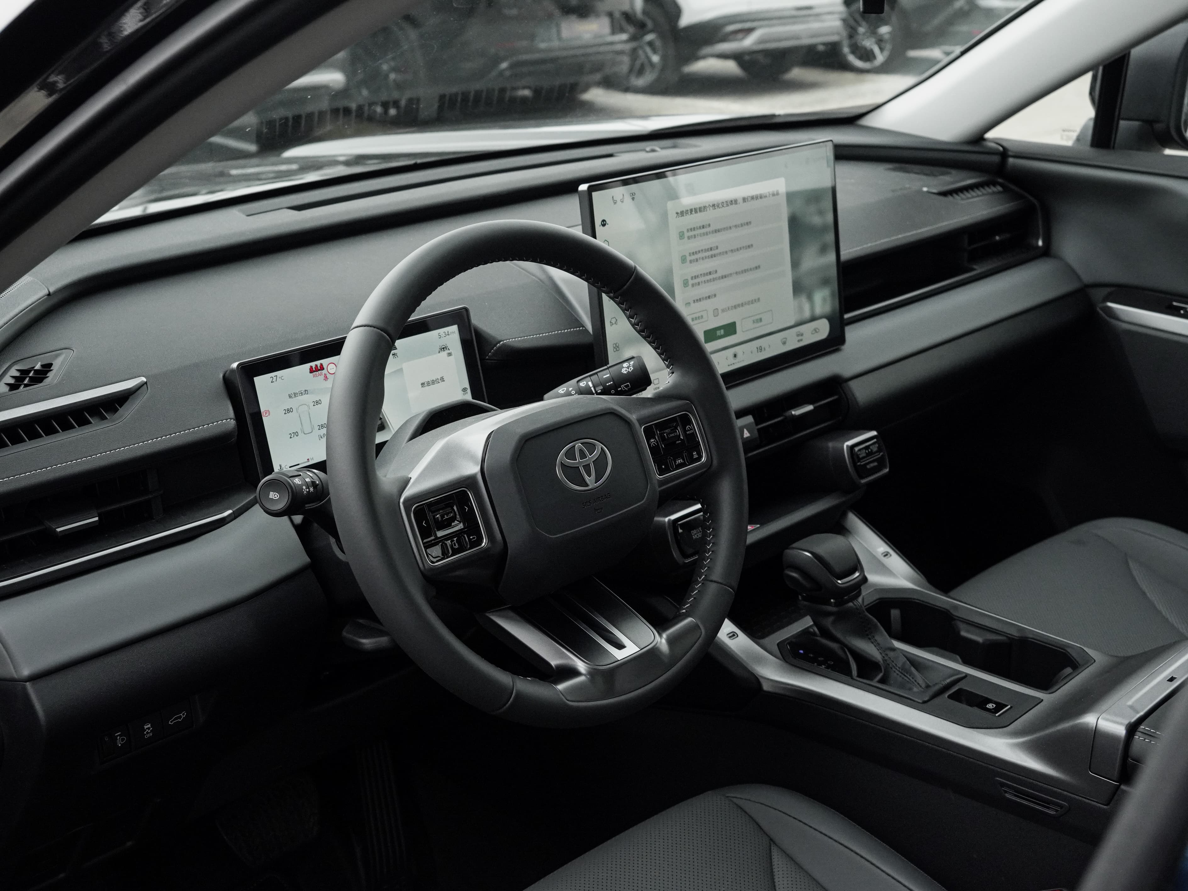 Toyota RAV4 — фото 14