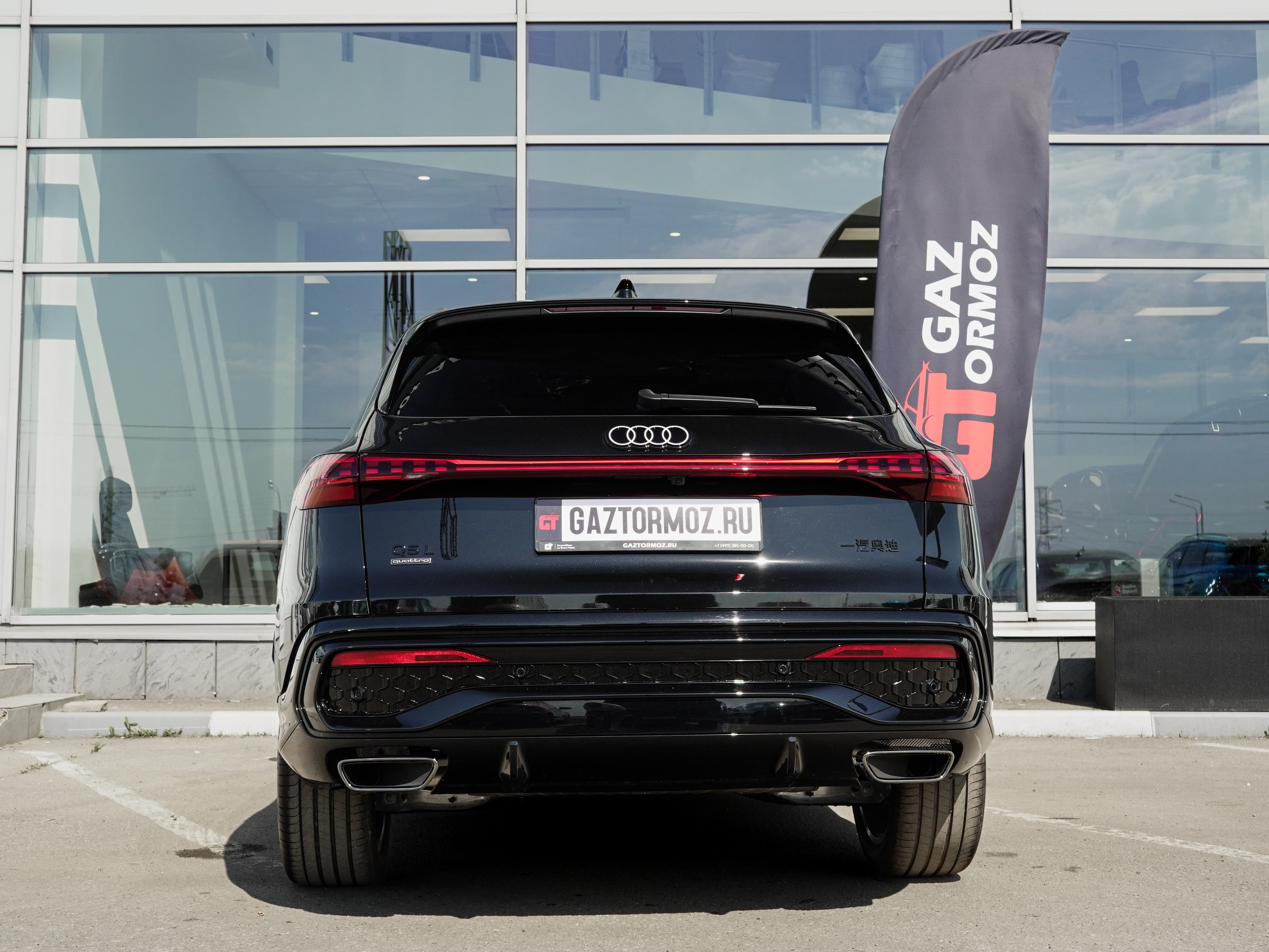 Audi Q5L — фото 6