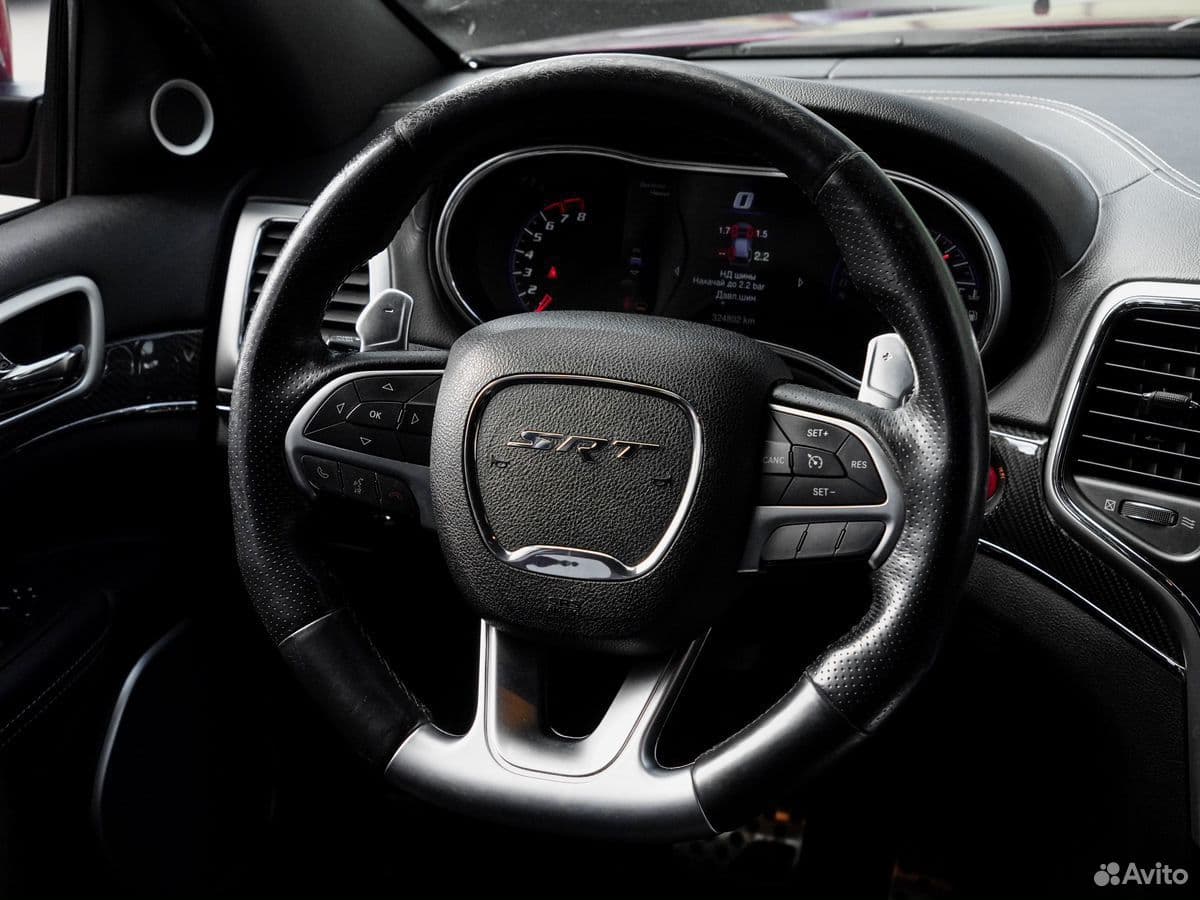 Jeep Grand Cherokee SRT — фото 14