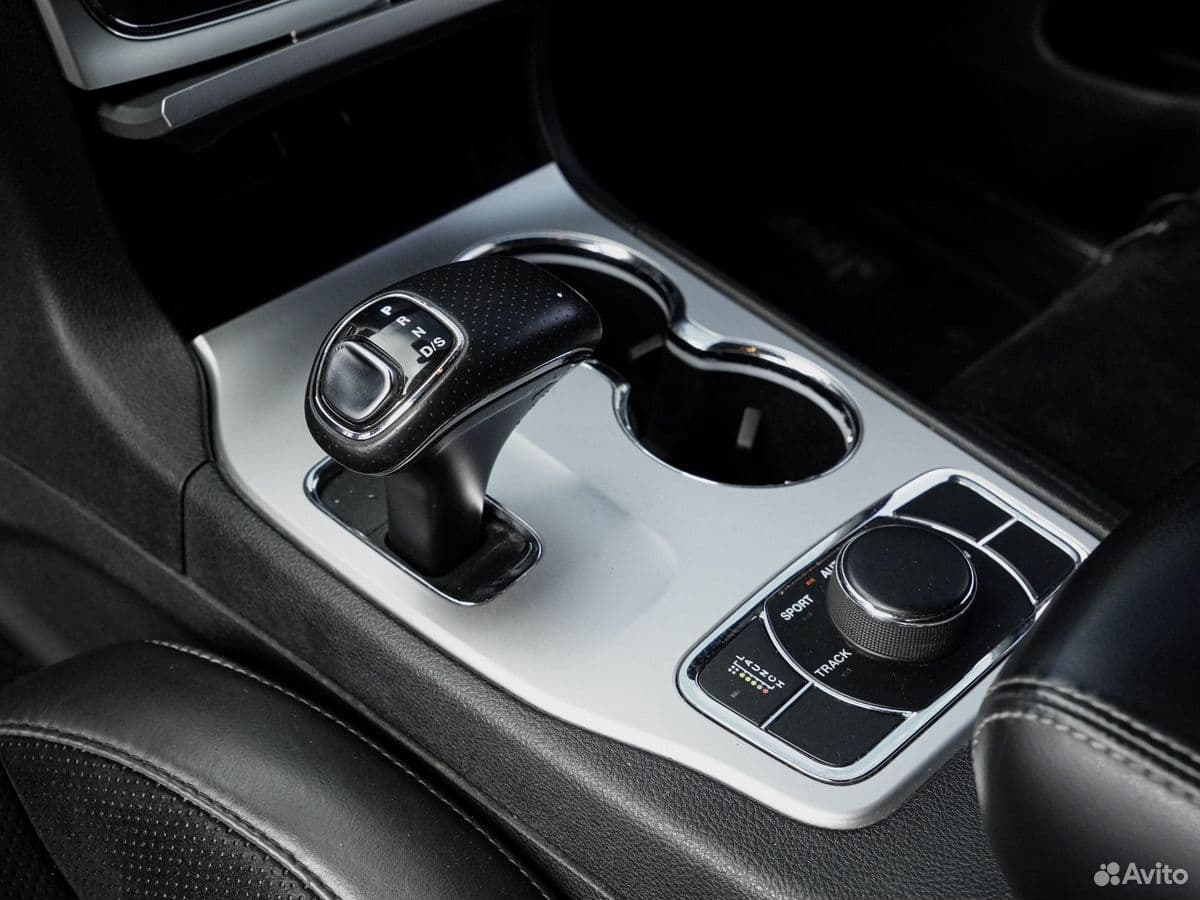Jeep Grand Cherokee SRT — фото 24