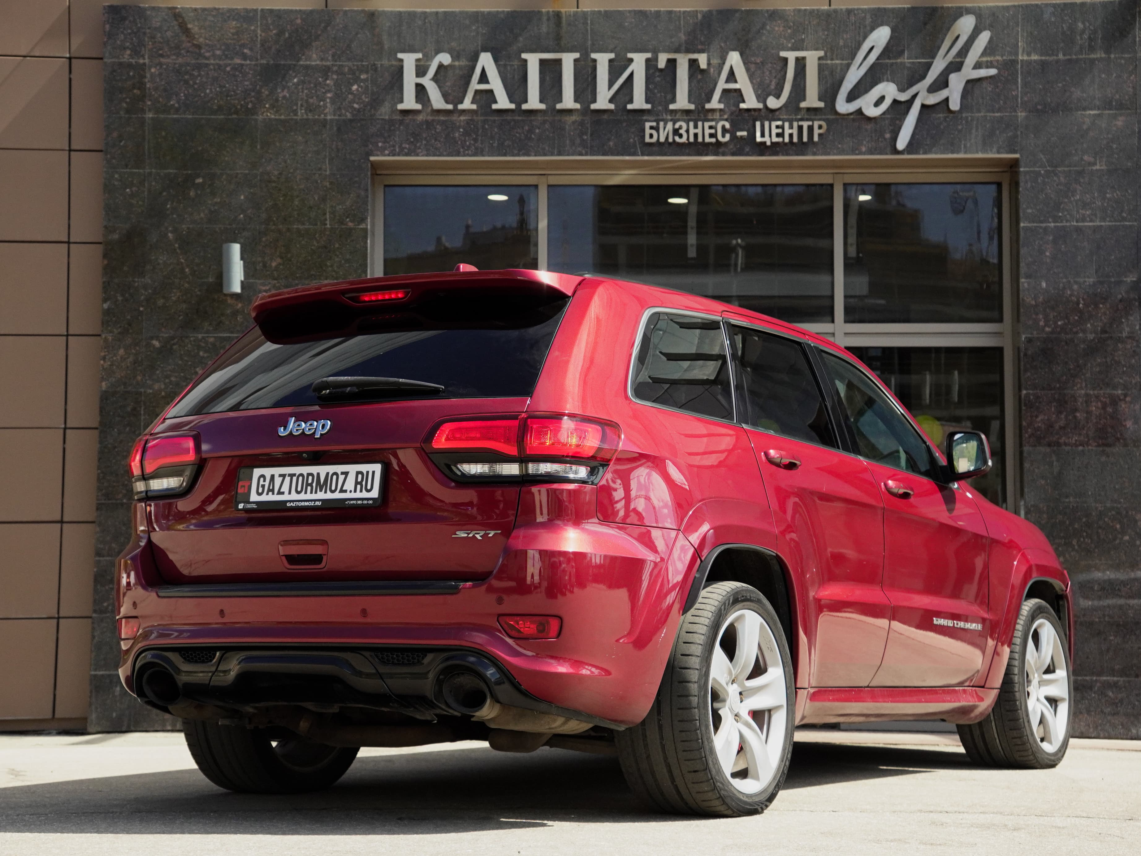 Jeep Grand Cherokee SRT — фото 7