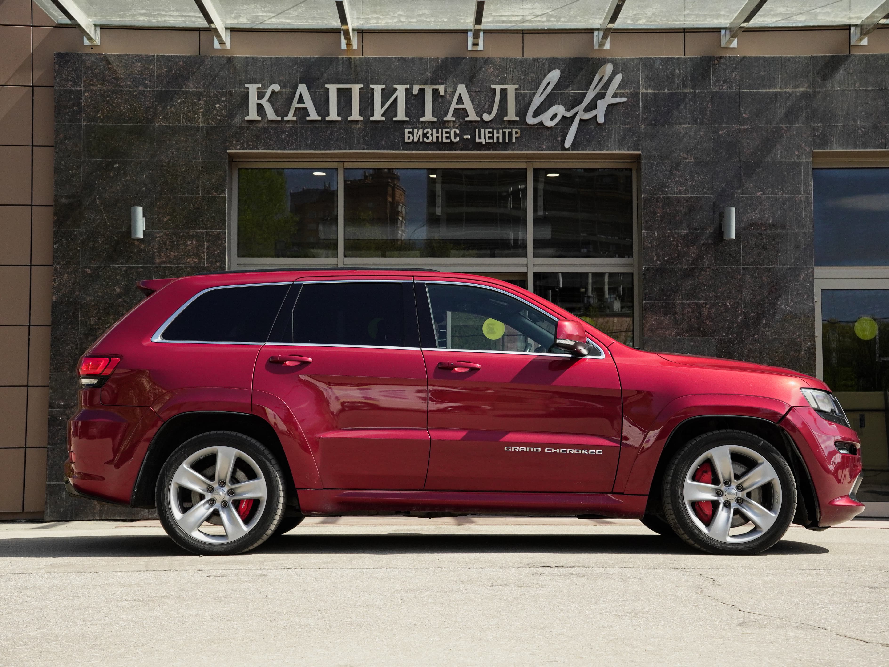Jeep Grand Cherokee SRT — фото 8