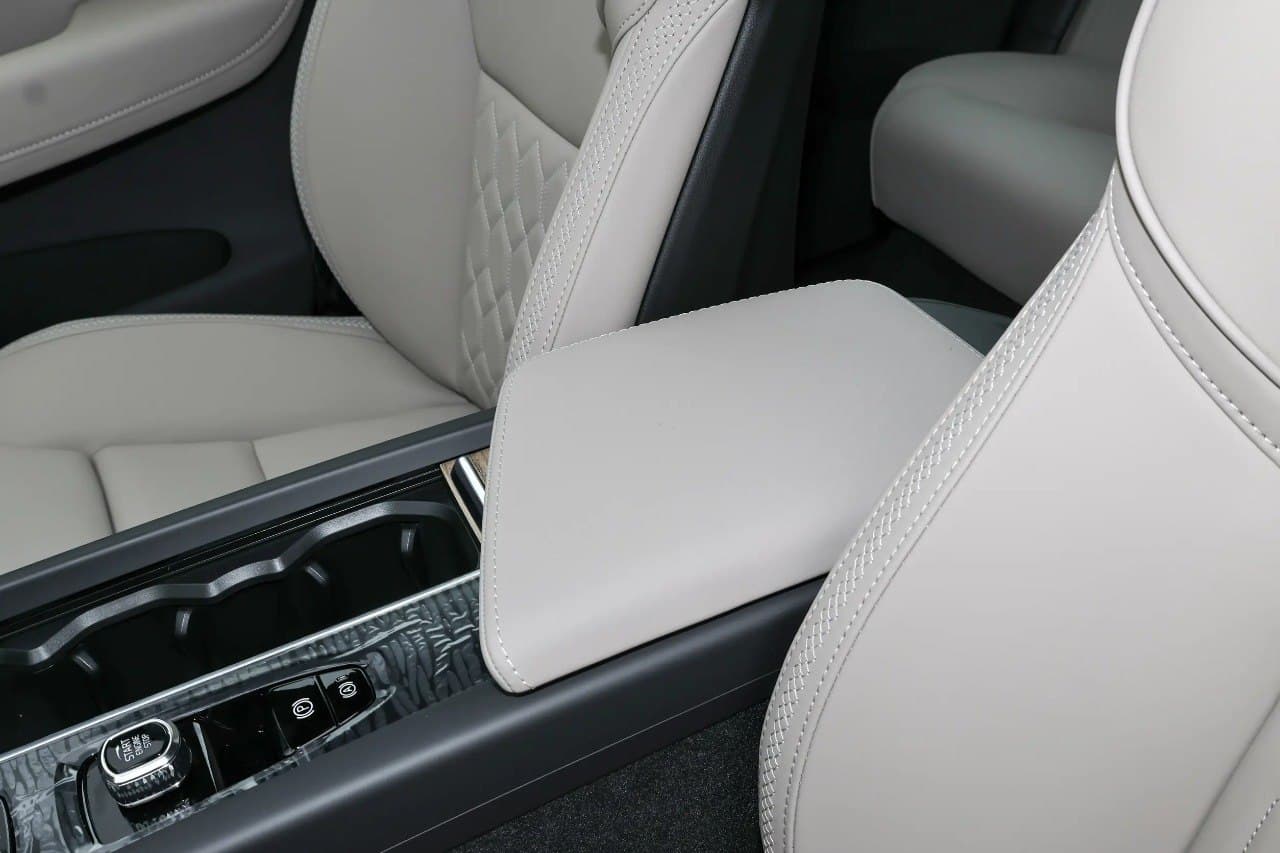 Volvo XC60 — фото 15