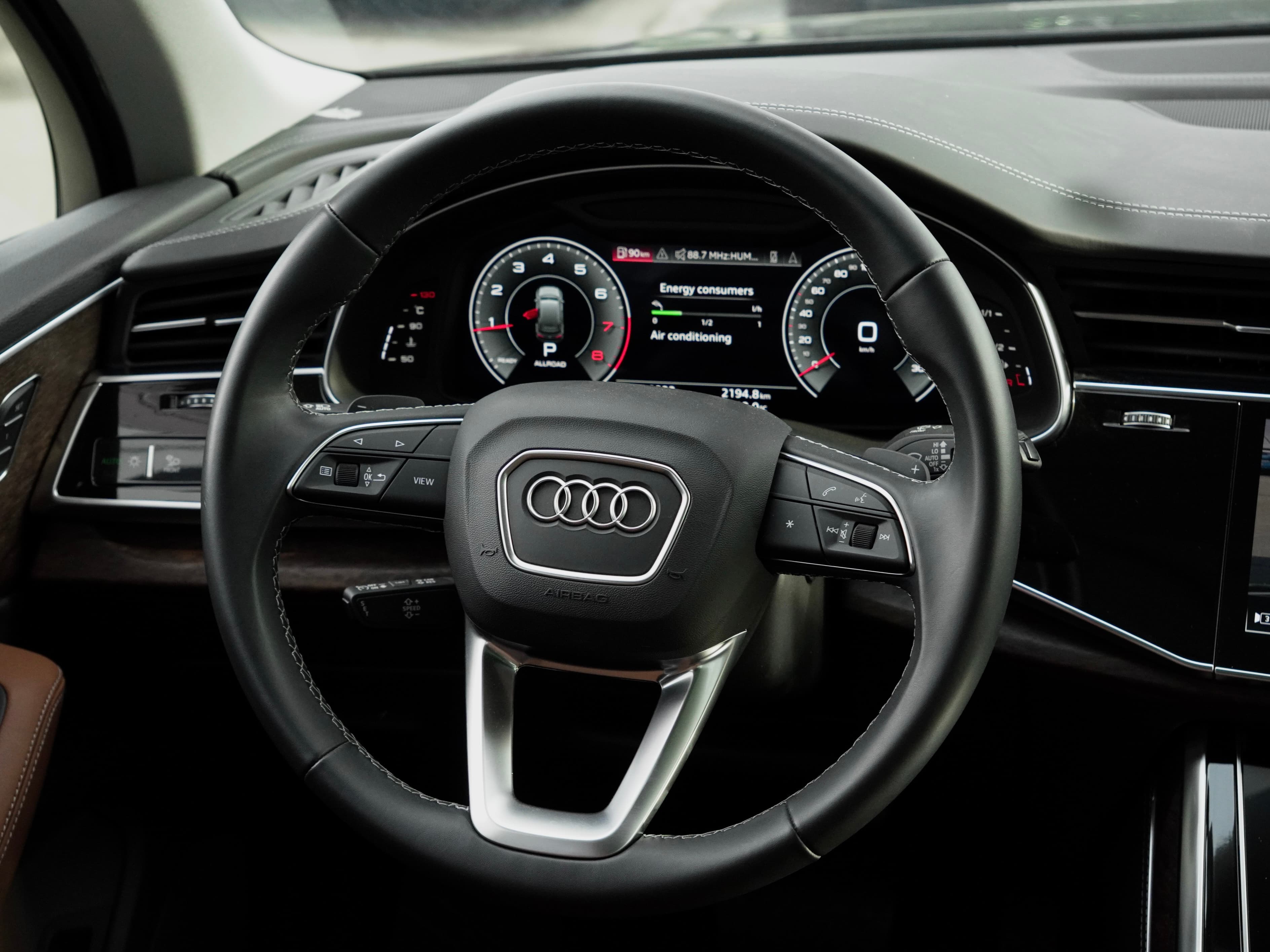 Audi Q7 — фото 29