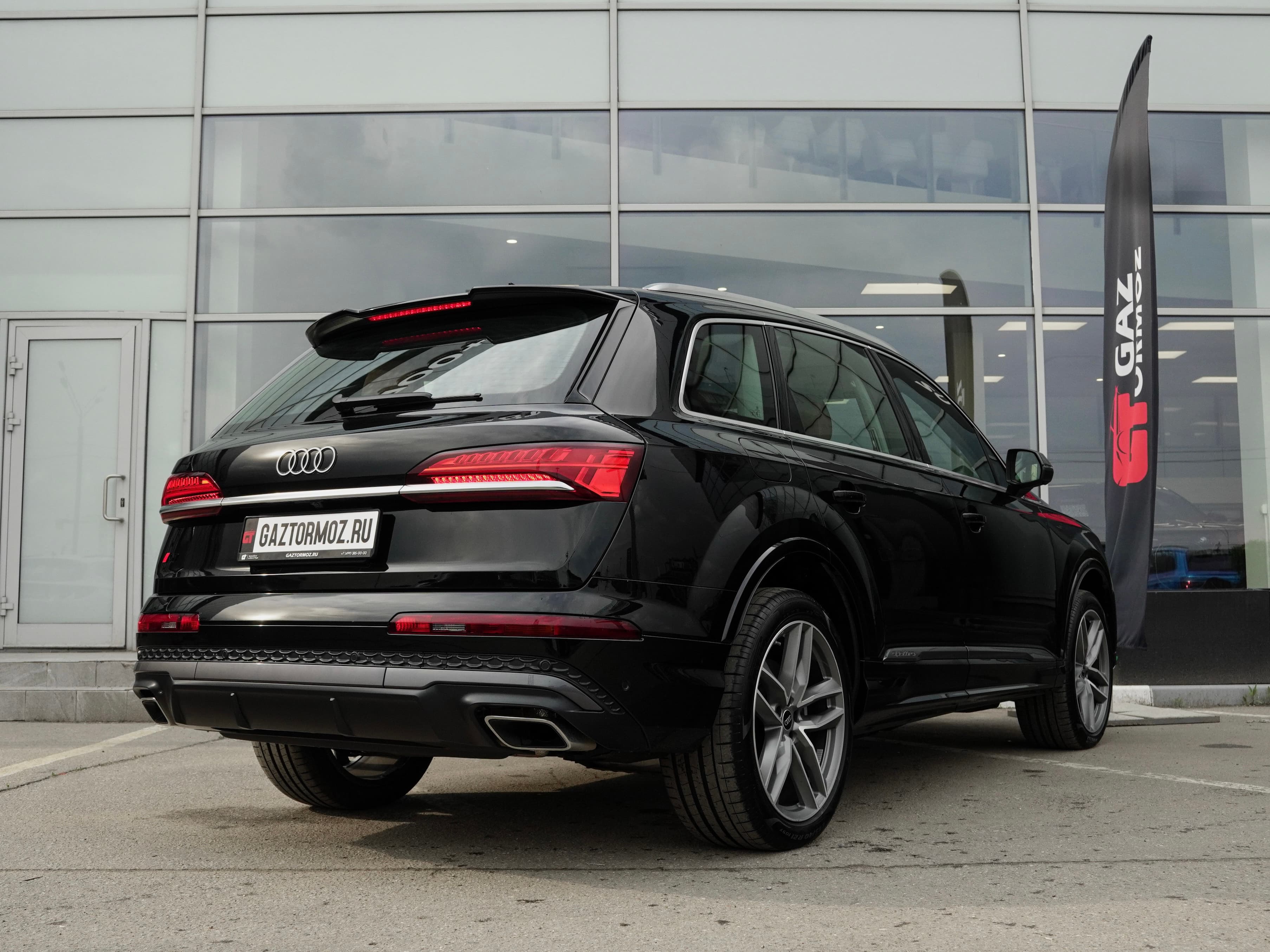 Audi Q7 — фото 8