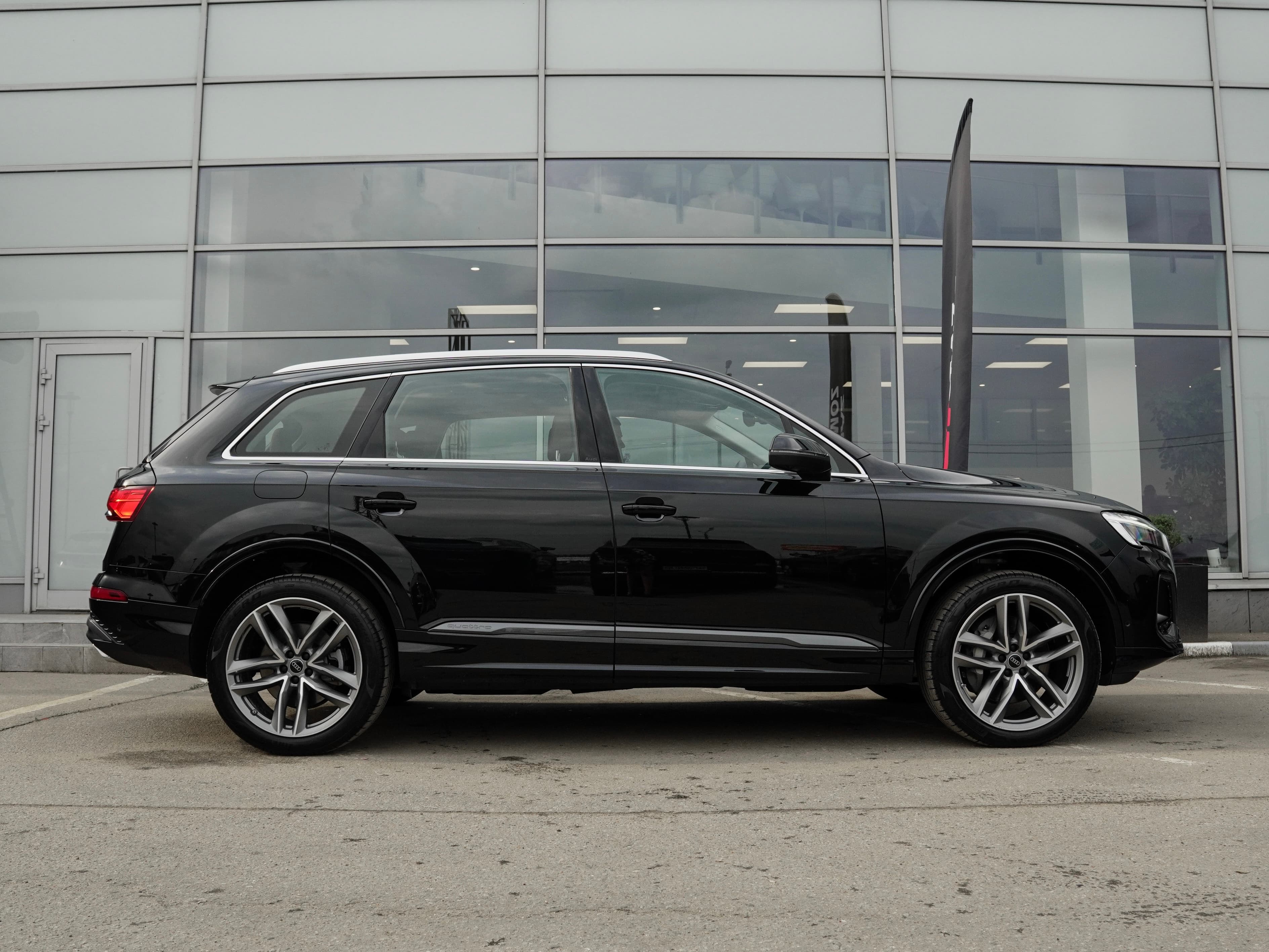 Audi Q7 — фото 9