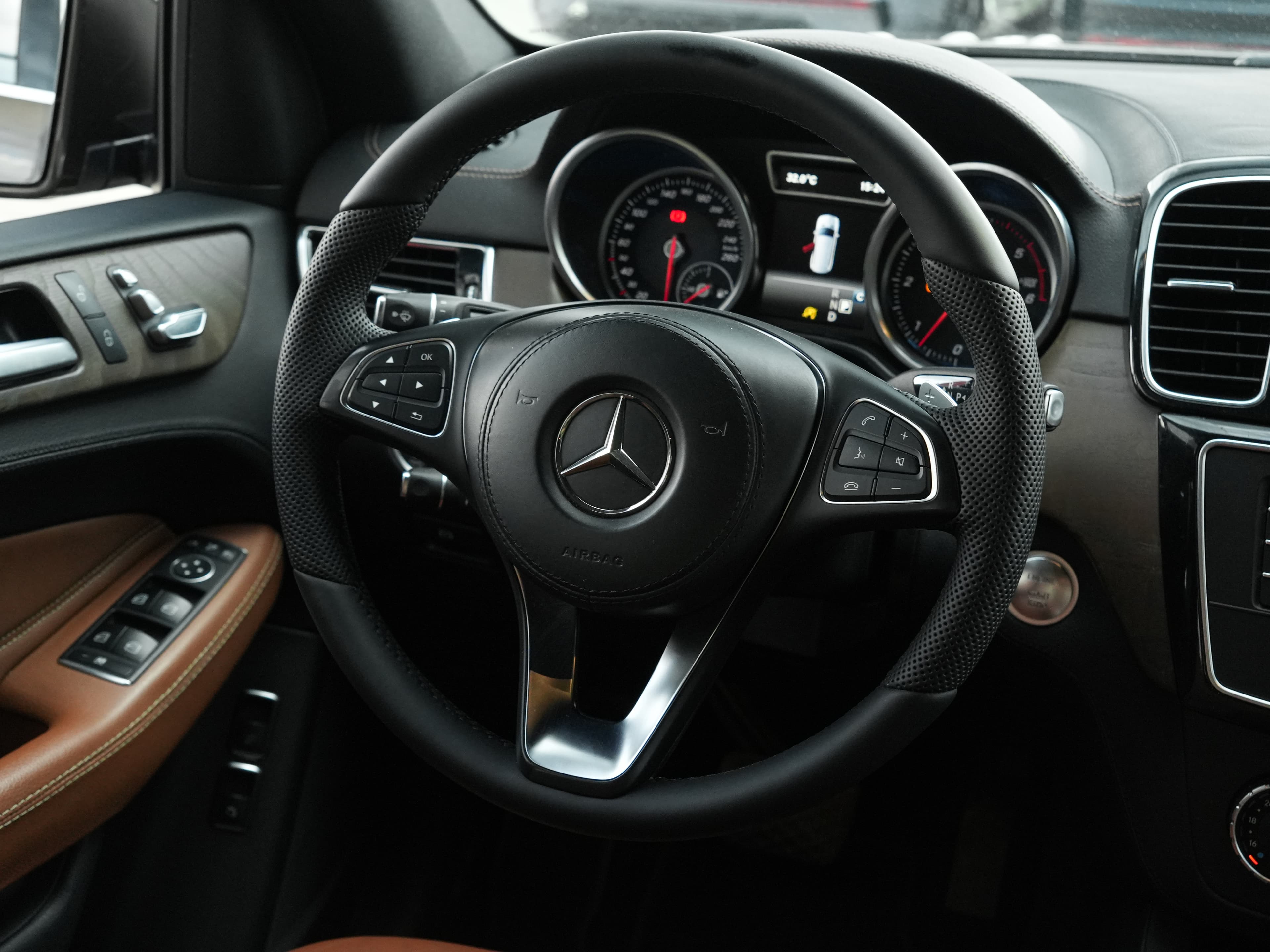 Mercedes-Benz GLS-класс — фото 18