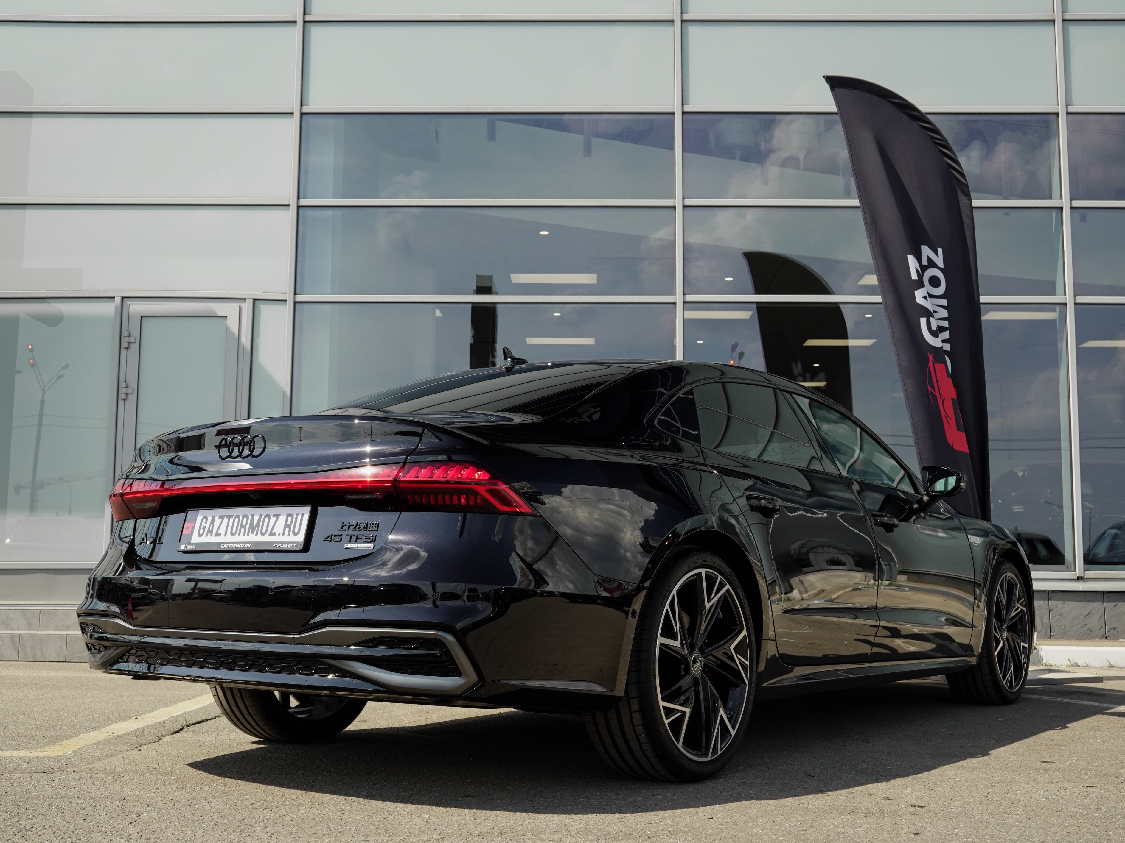 Audi A7L — фото 8