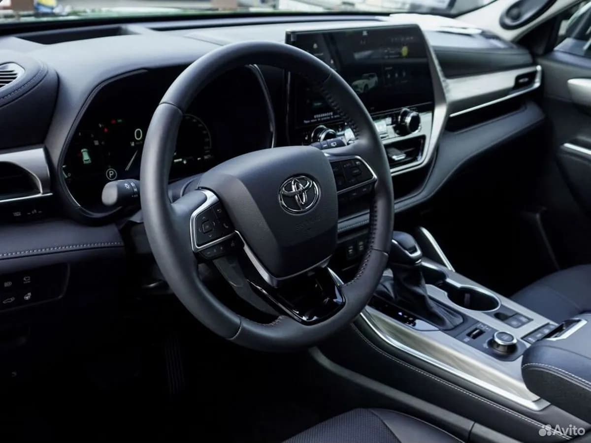 Toyota Highlander — фото 13