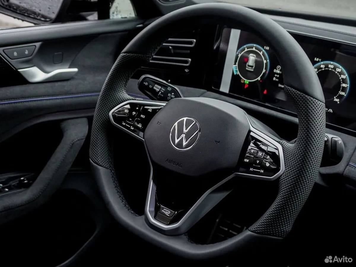 Volkswagen Tiguan L — фото 14